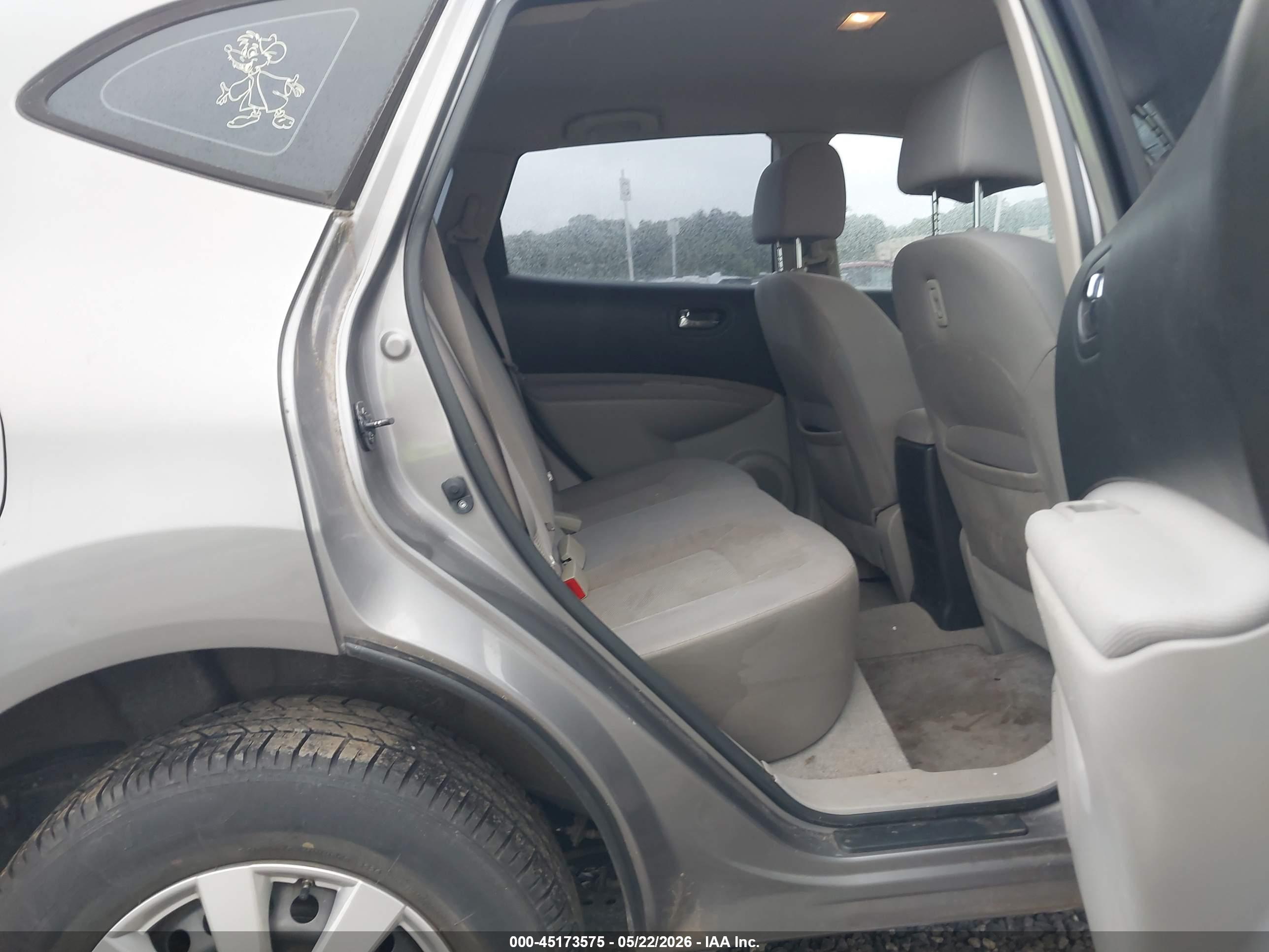 NISSAN ROGUE image 8