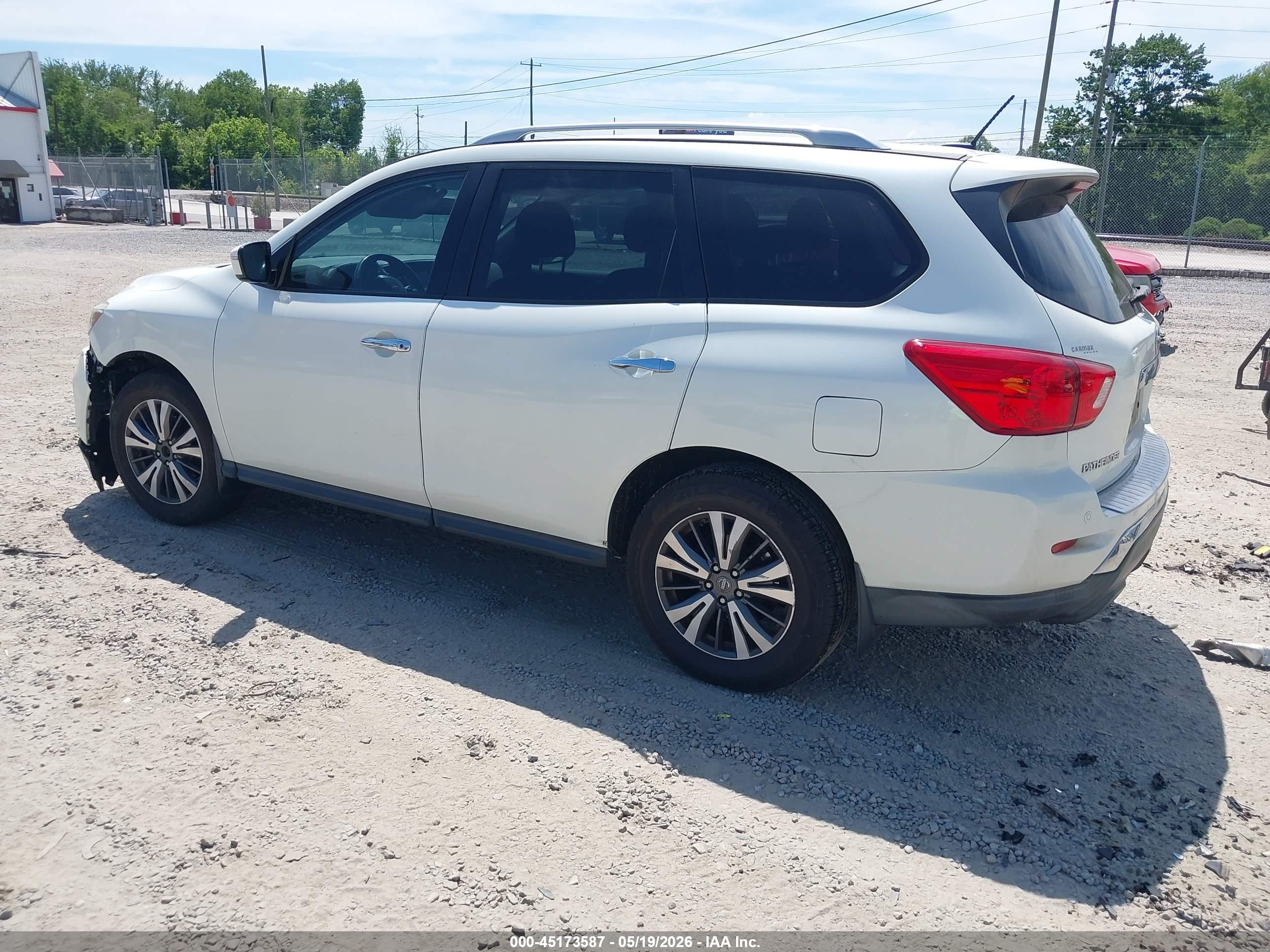 NISSAN PATHFINDER image 3