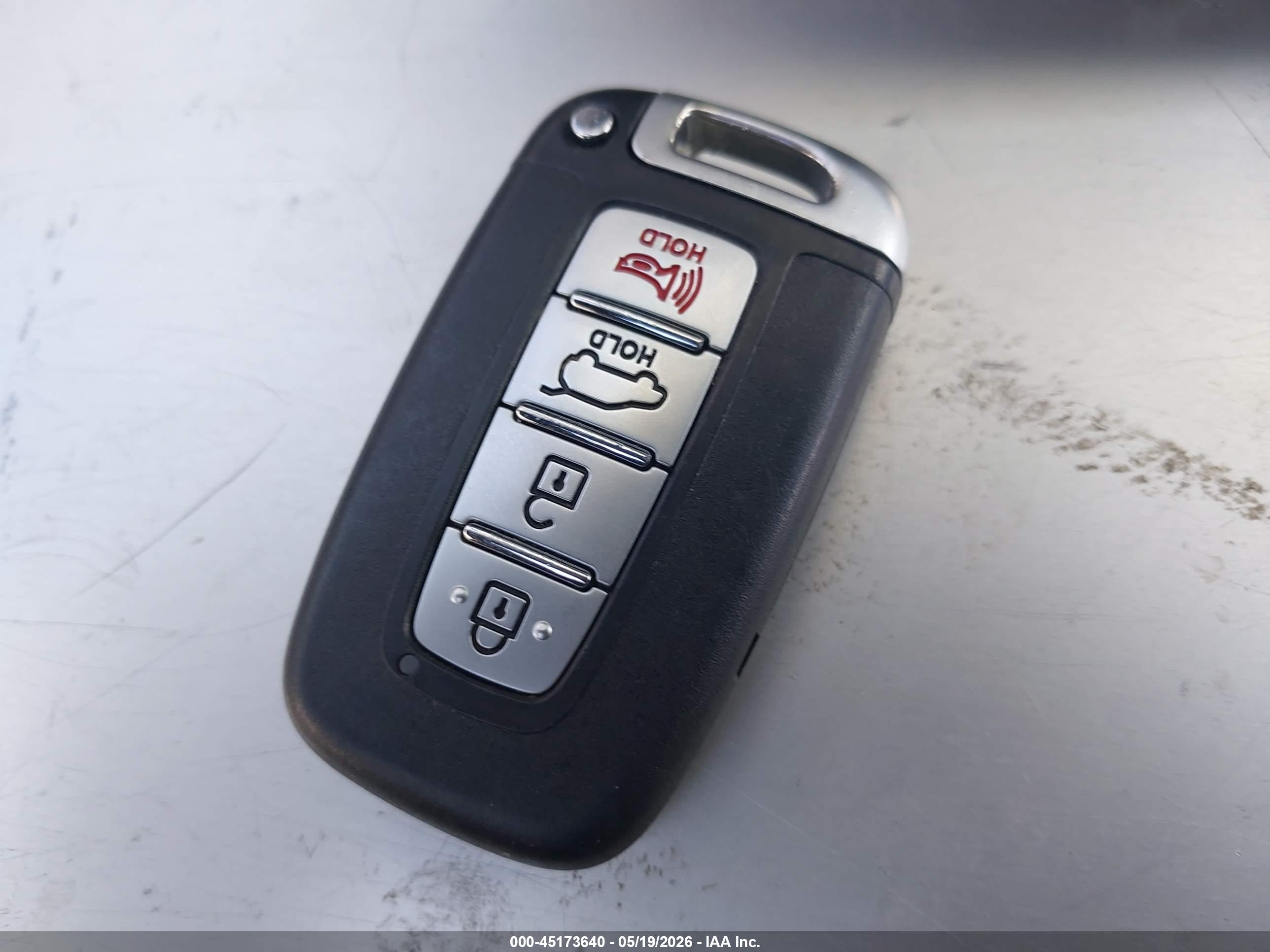 HYUNDAI VELOSTER image 11