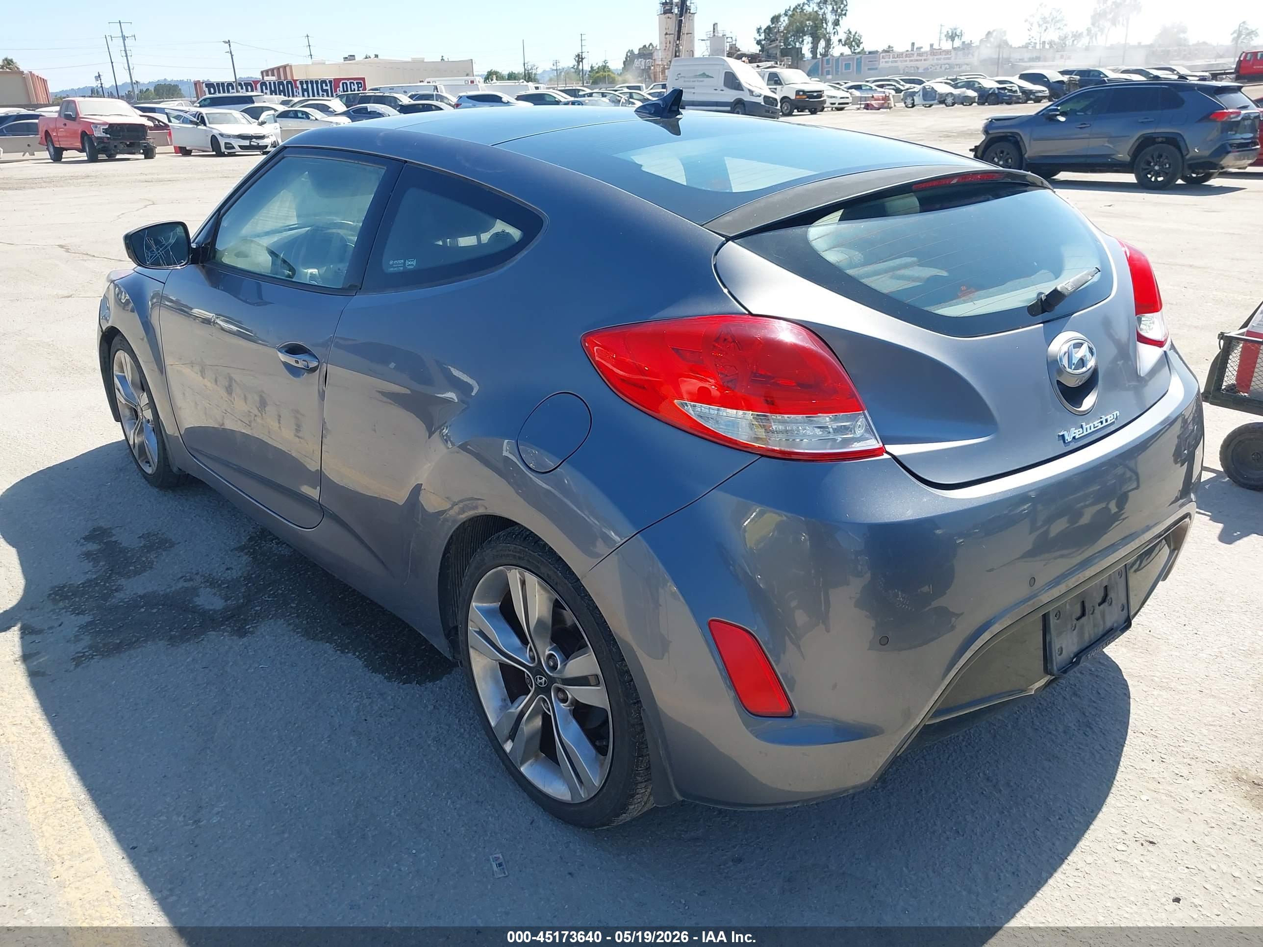 HYUNDAI VELOSTER image 3