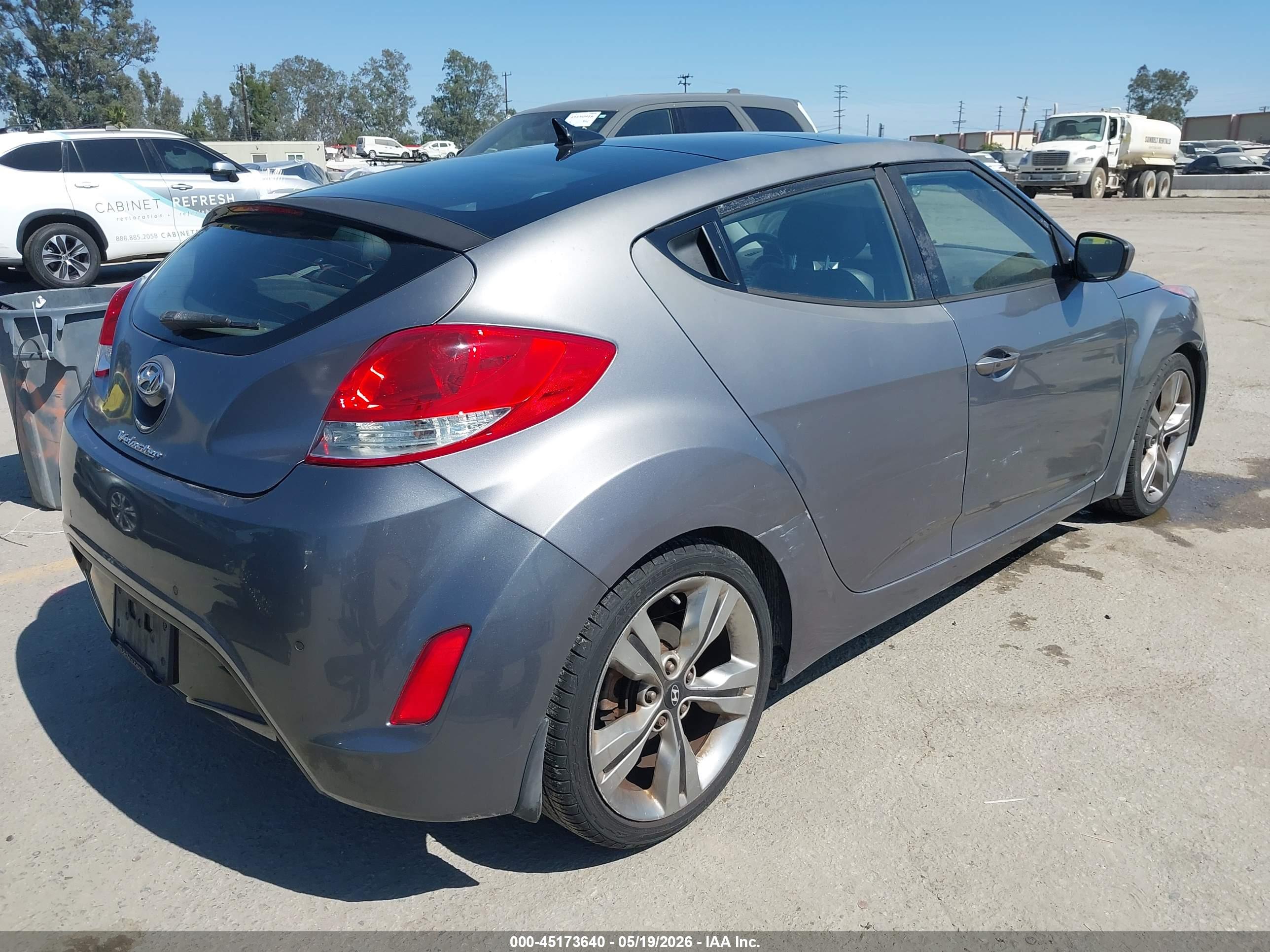 HYUNDAI VELOSTER image 4