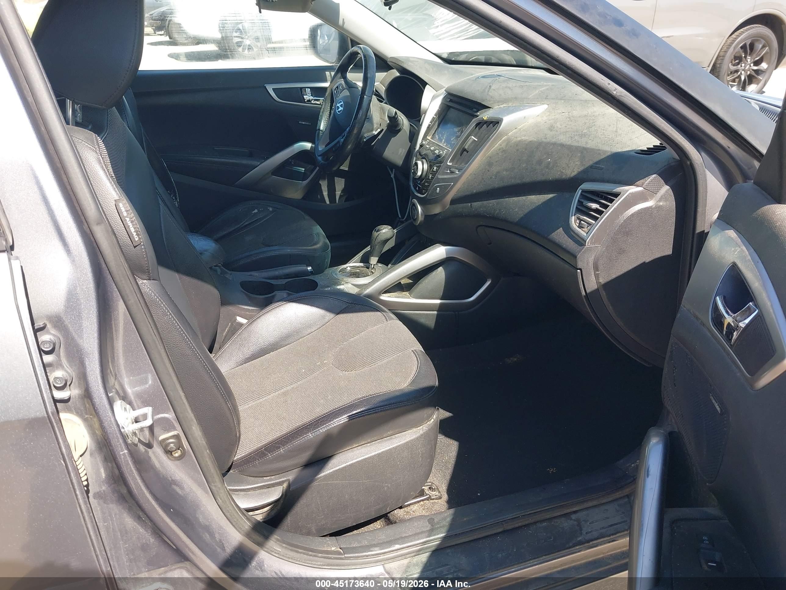 HYUNDAI VELOSTER image 5