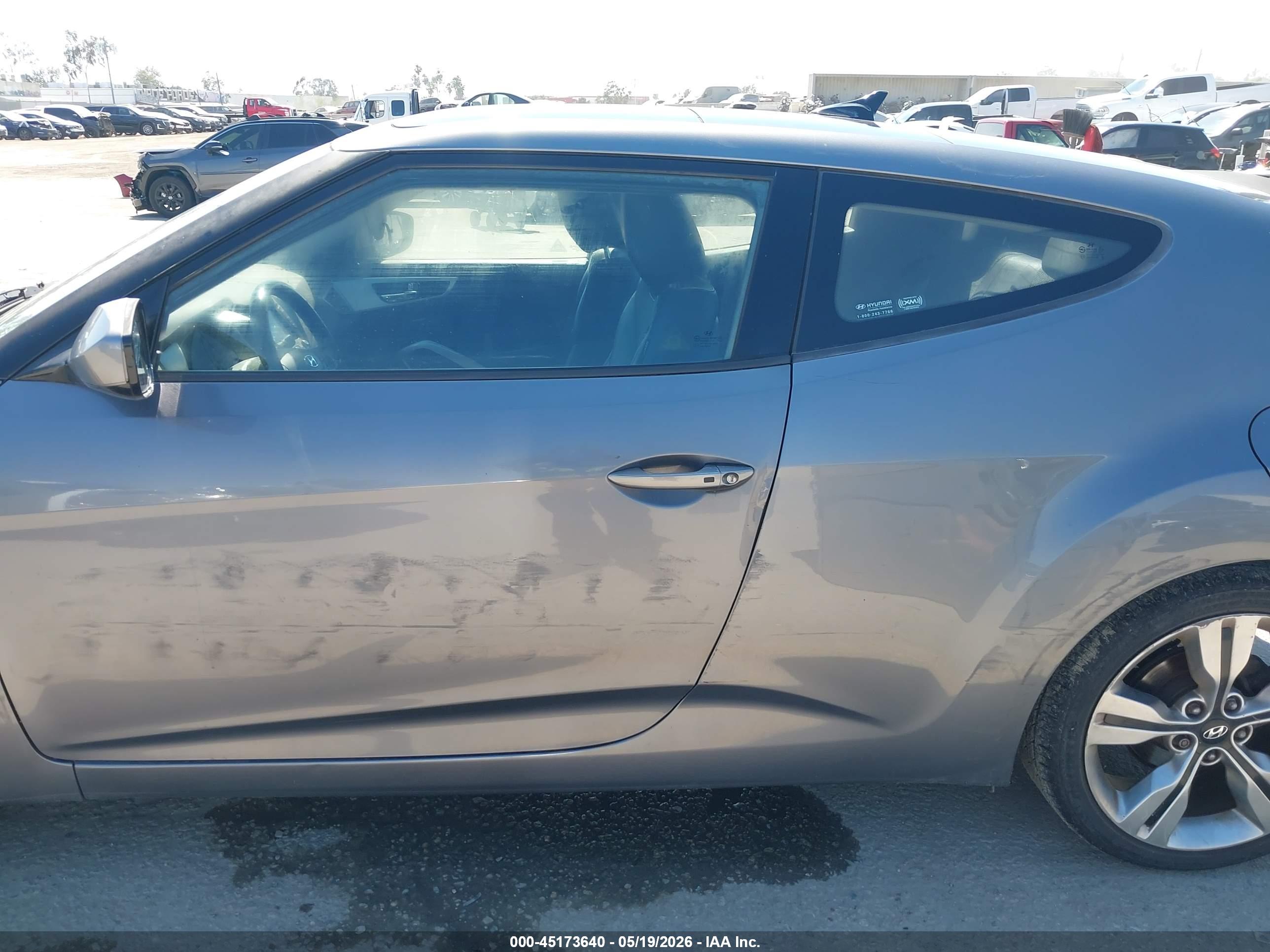 HYUNDAI VELOSTER image 6