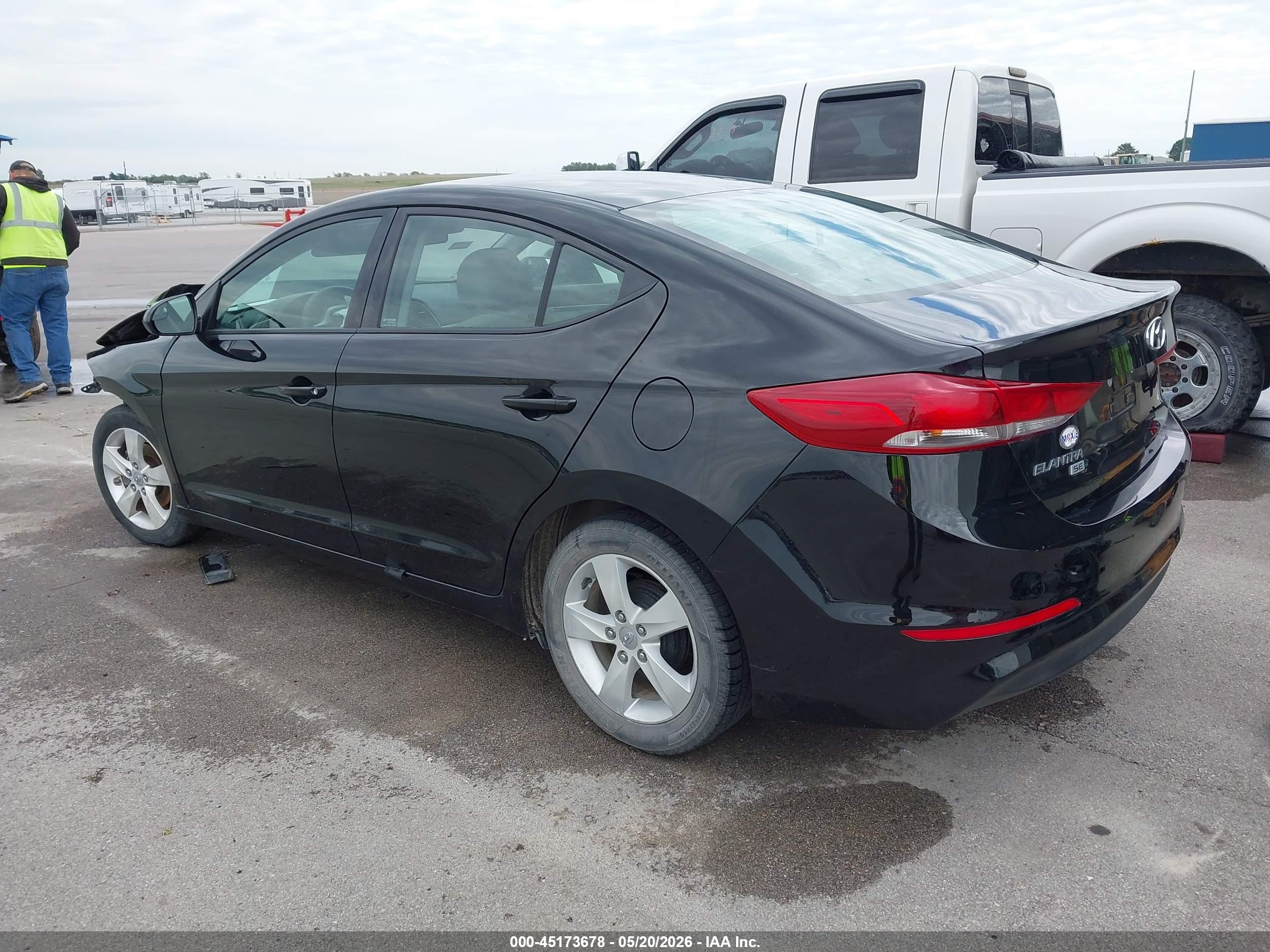 HYUNDAI ELANTRA image 3