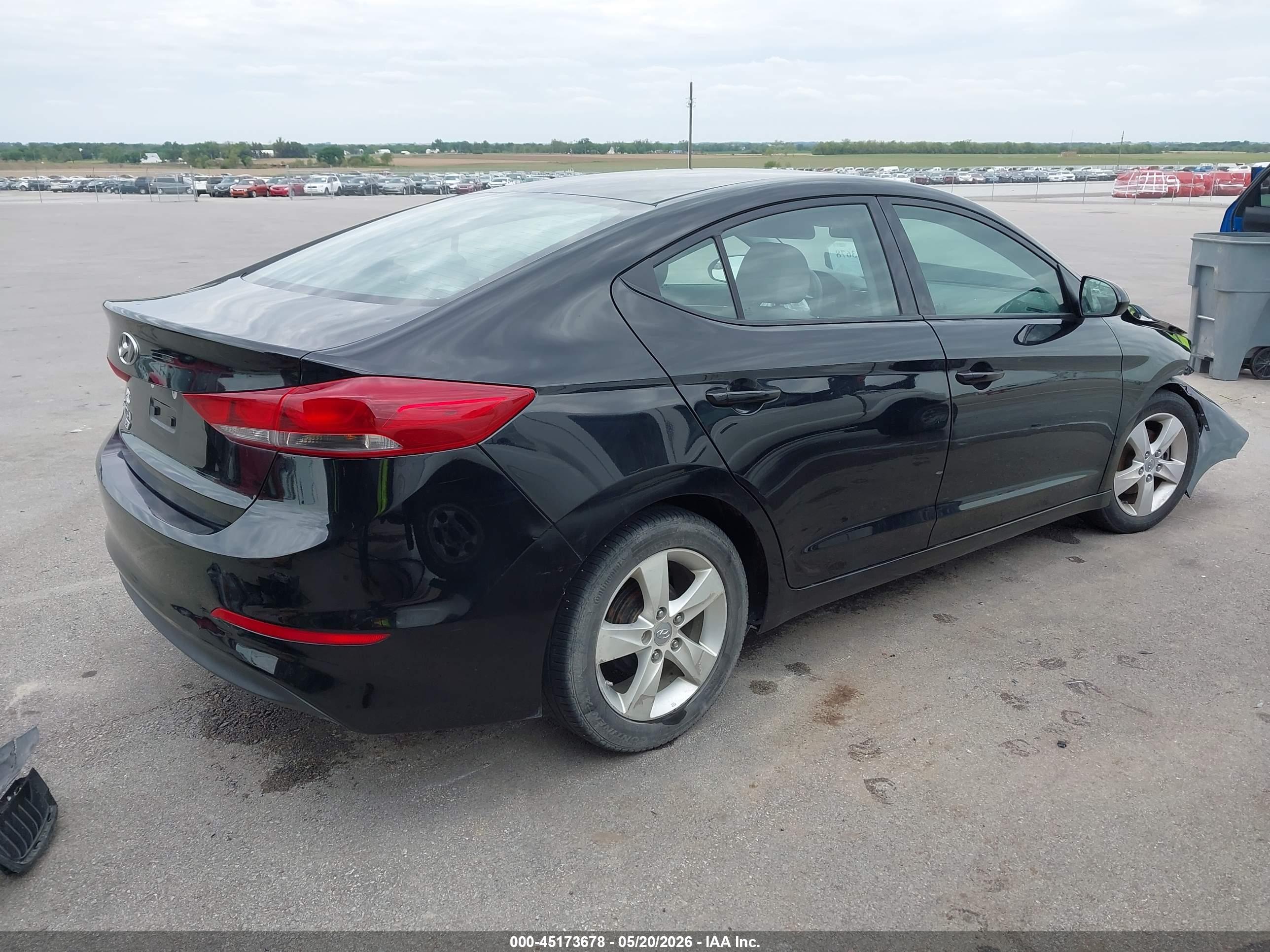 HYUNDAI ELANTRA image 4