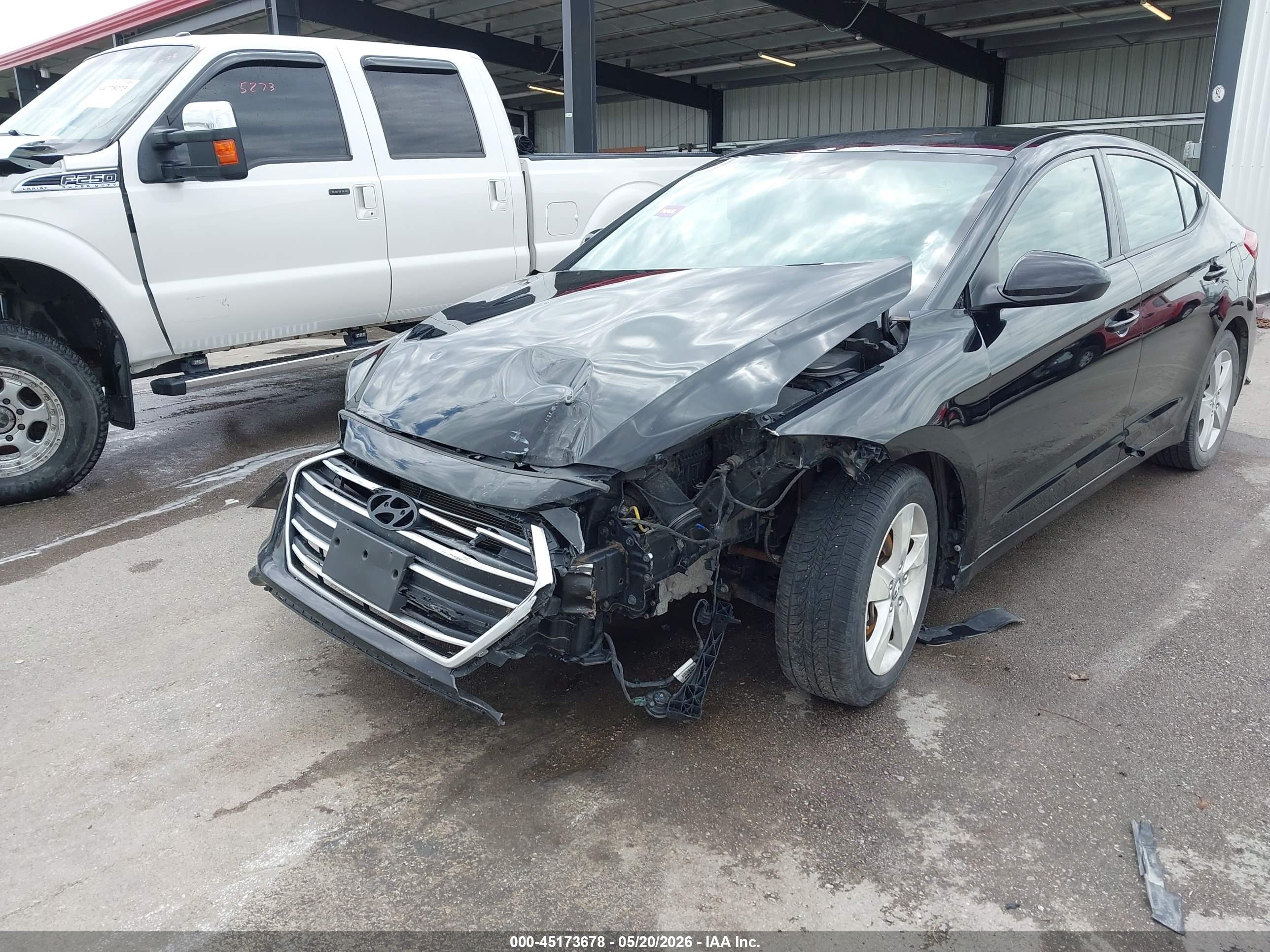 HYUNDAI ELANTRA image 6