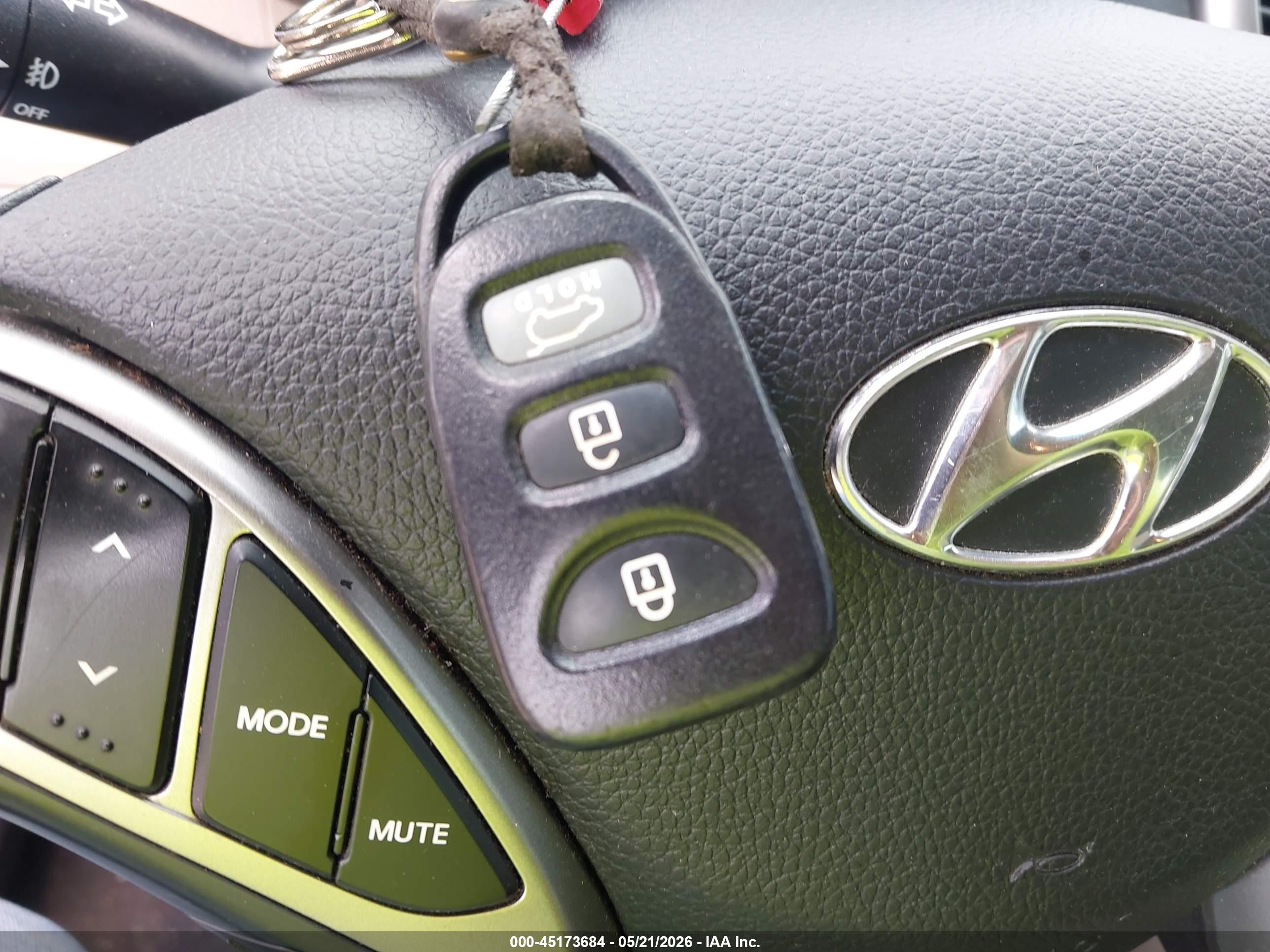 HYUNDAI ELANTRA image 11