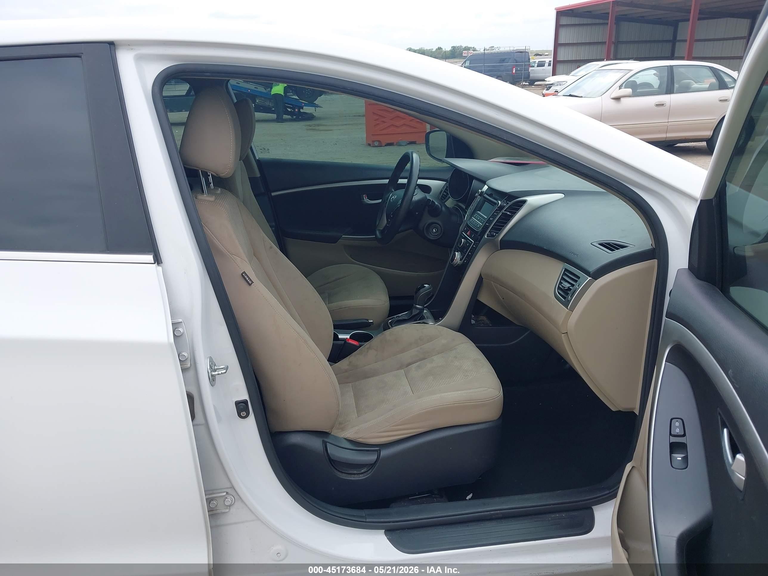 HYUNDAI ELANTRA image 5
