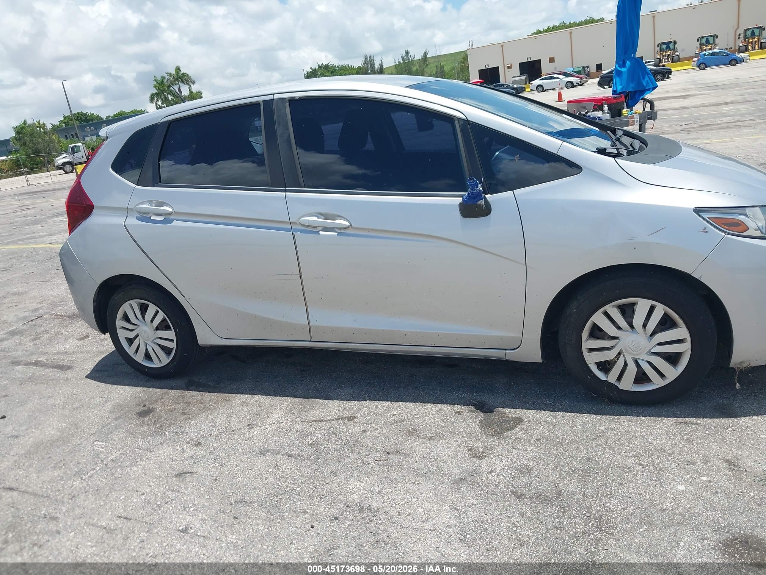 HONDA FIT image 6