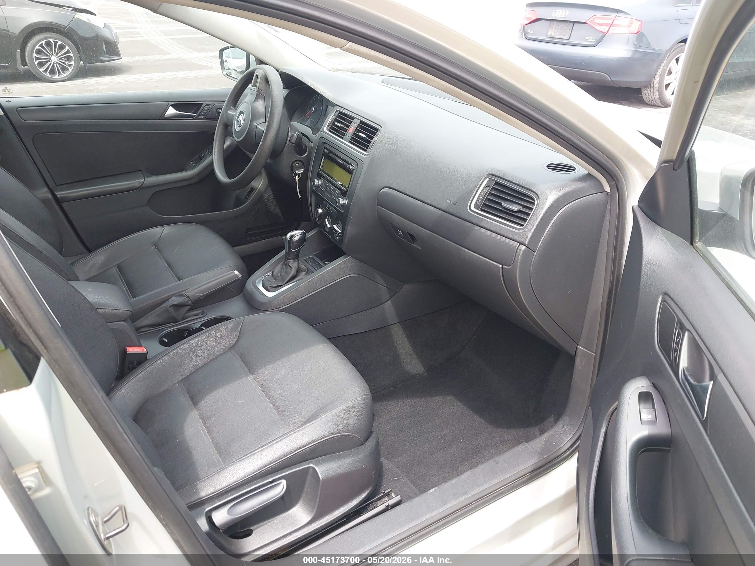 VOLKSWAGEN JETTA image 8