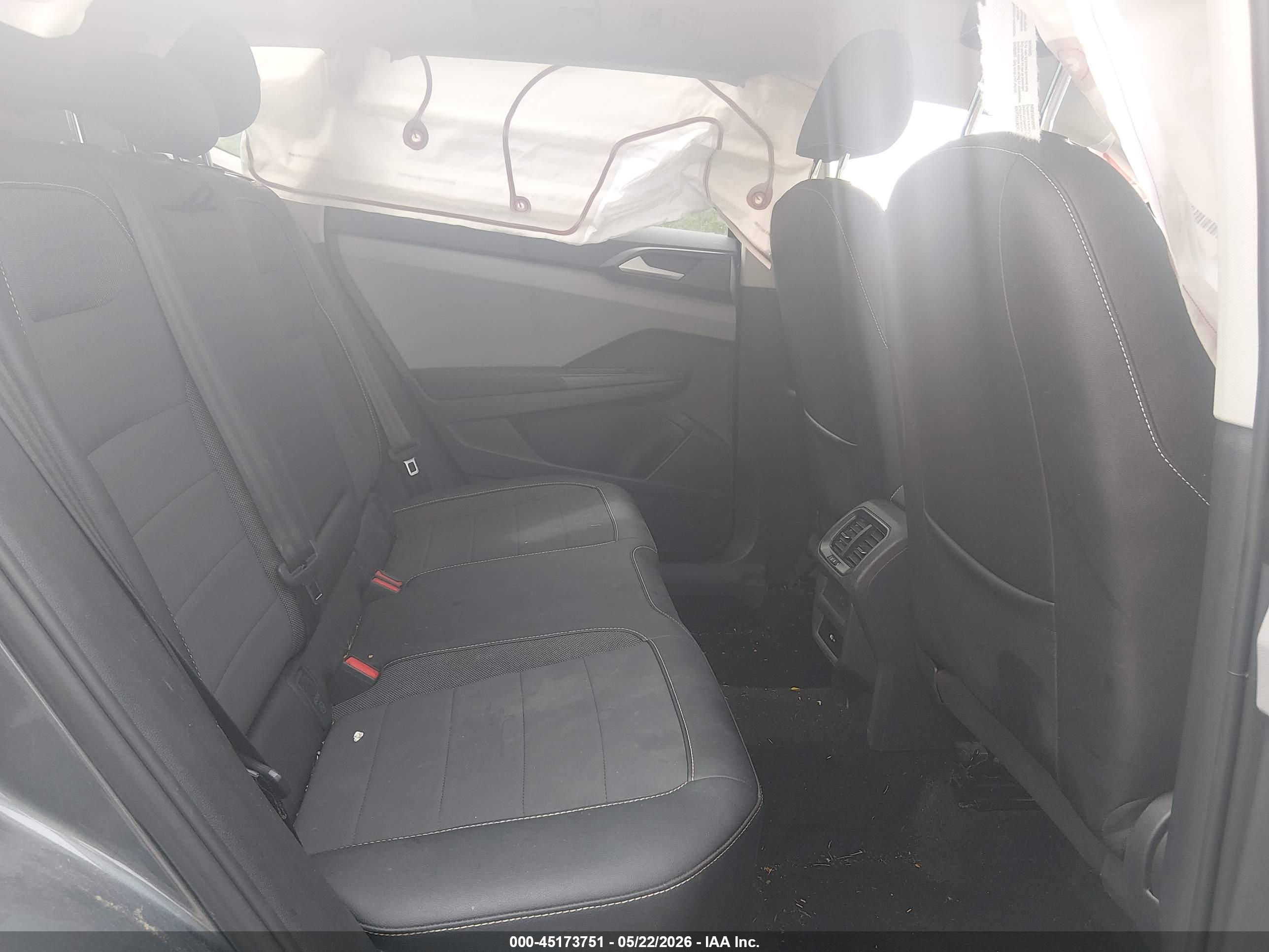 VOLKSWAGEN TAOS image 8