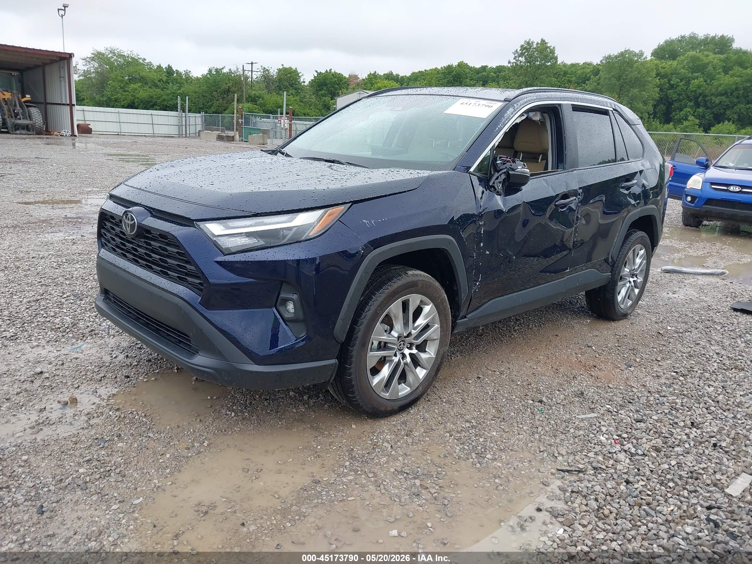 TOYOTA RAV4 image 2