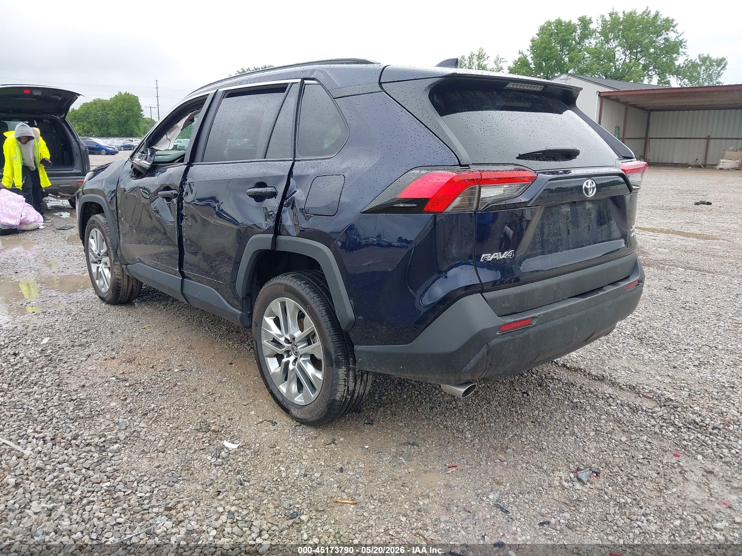 TOYOTA RAV4 image 3
