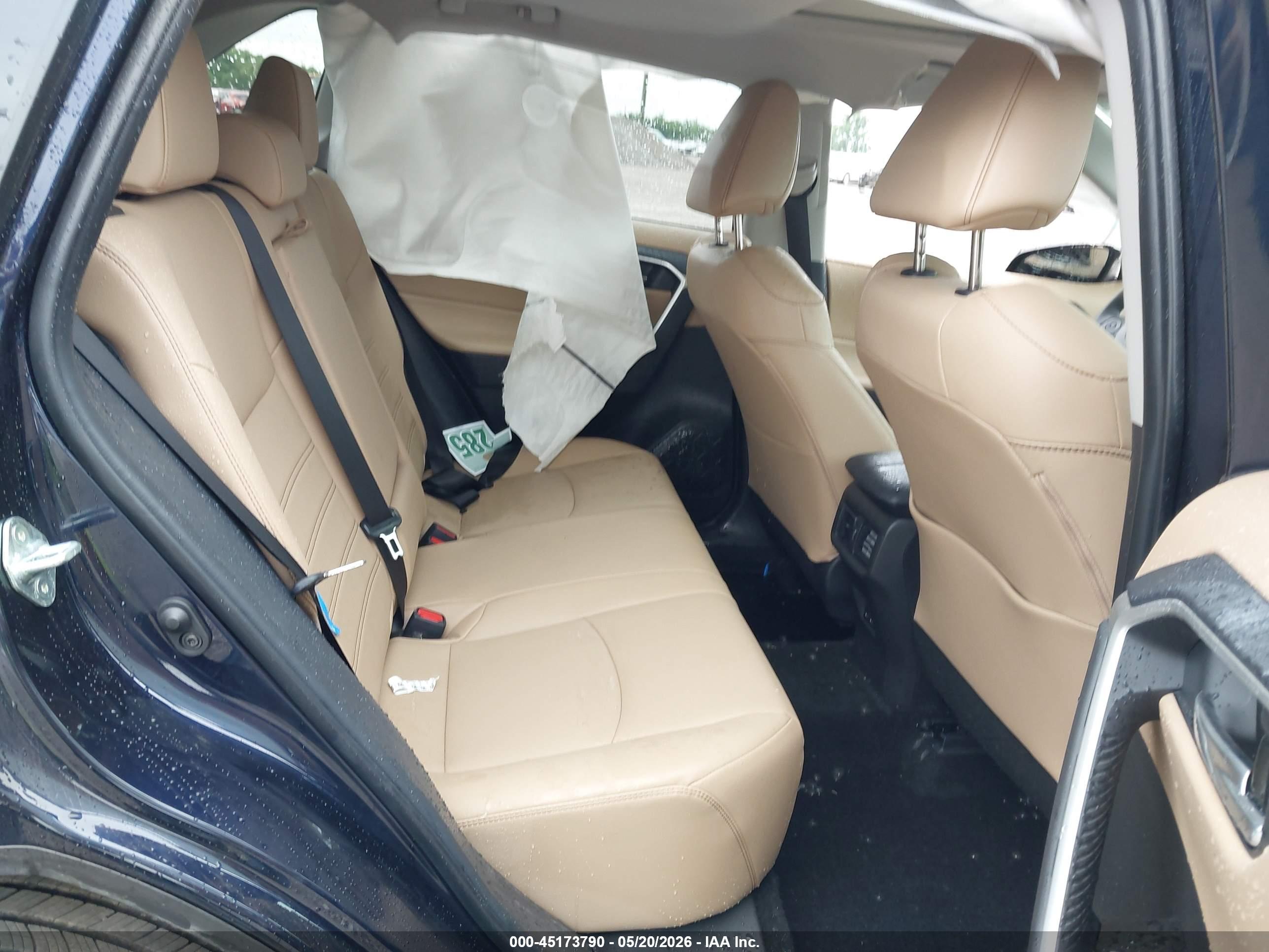TOYOTA RAV4 image 8