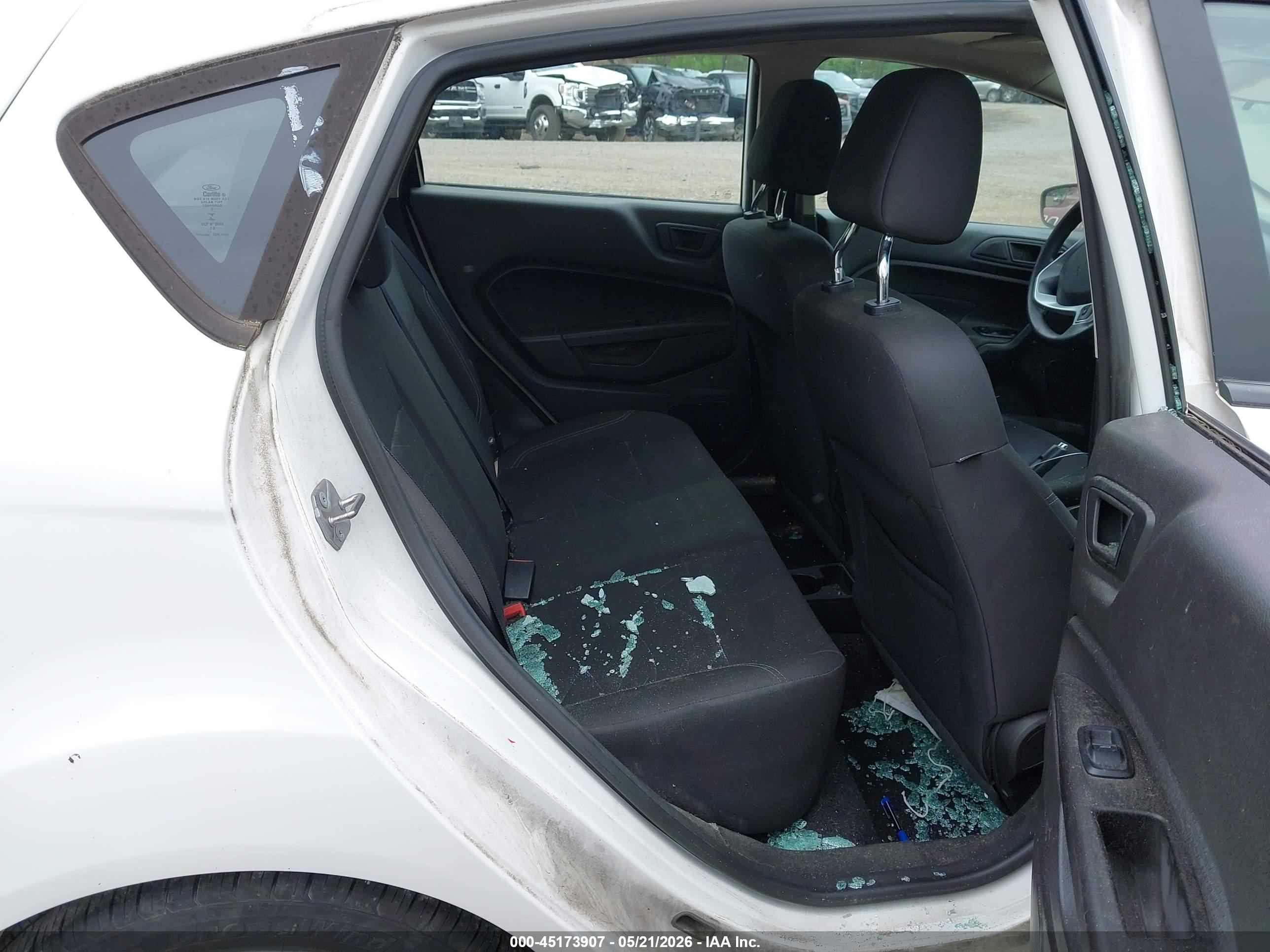 FORD FIESTA image 8