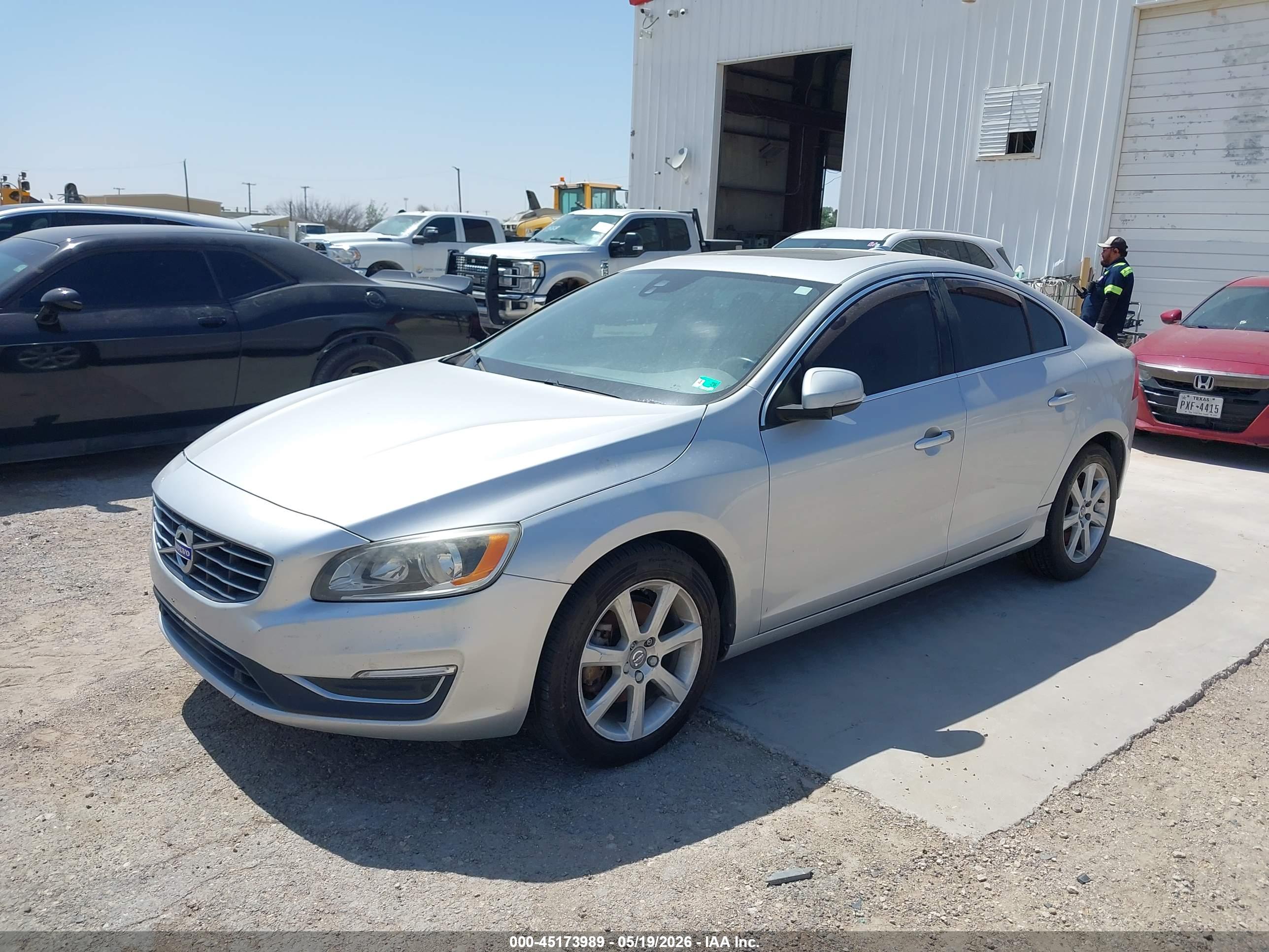 VOLVO S60 image 2
