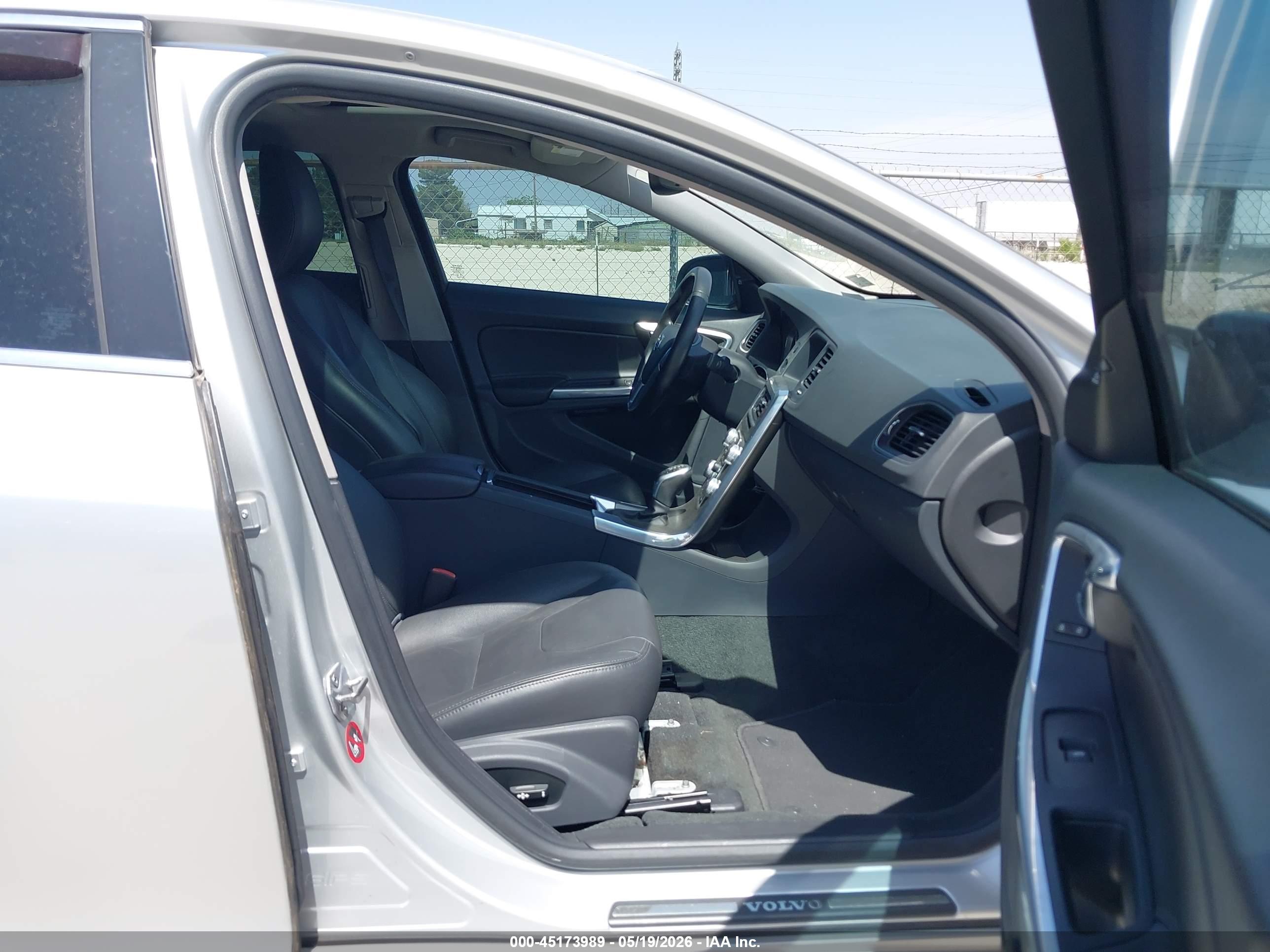 VOLVO S60 image 5