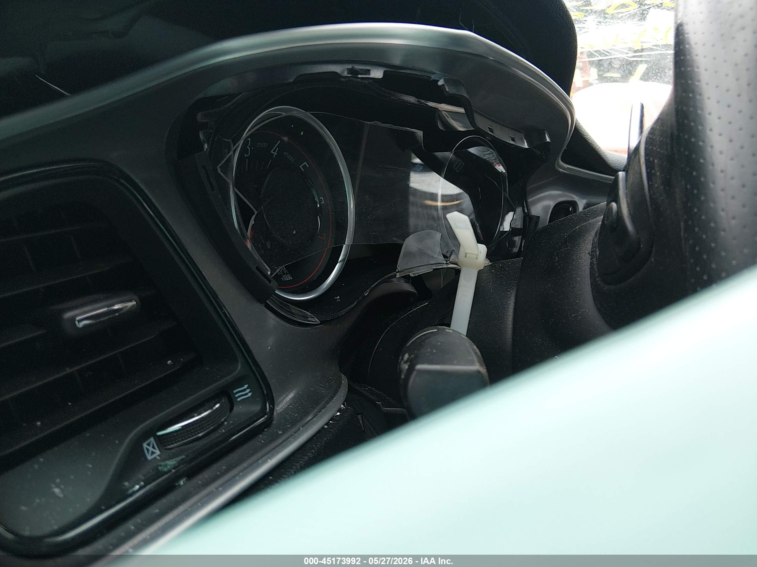 DODGE CHALLENGER image 7