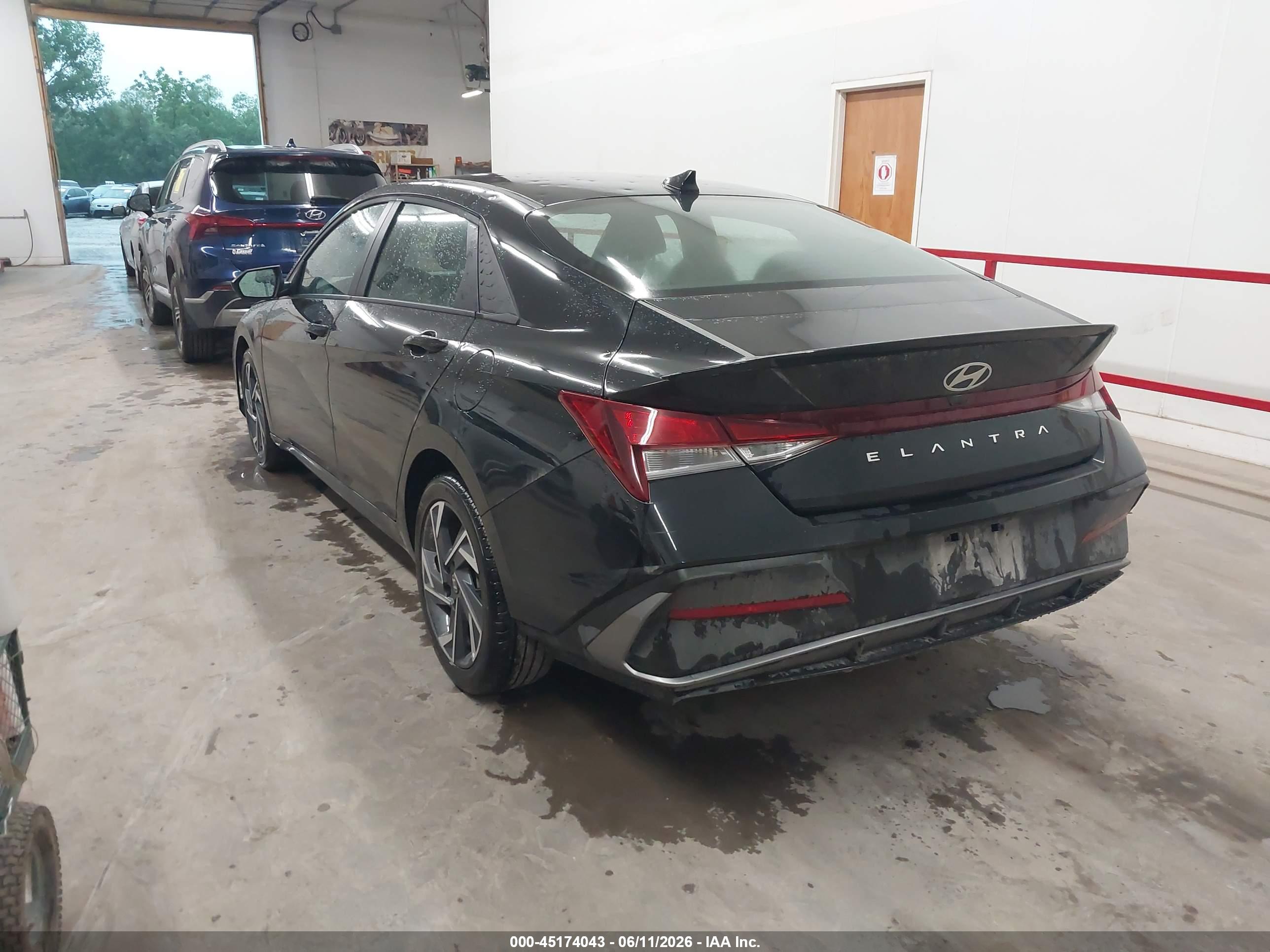 HYUNDAI ELANTRA image 3