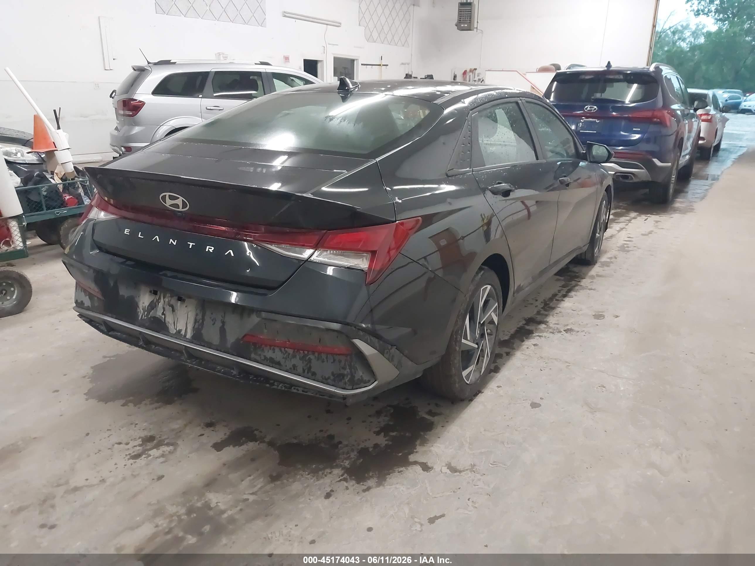 HYUNDAI ELANTRA image 4