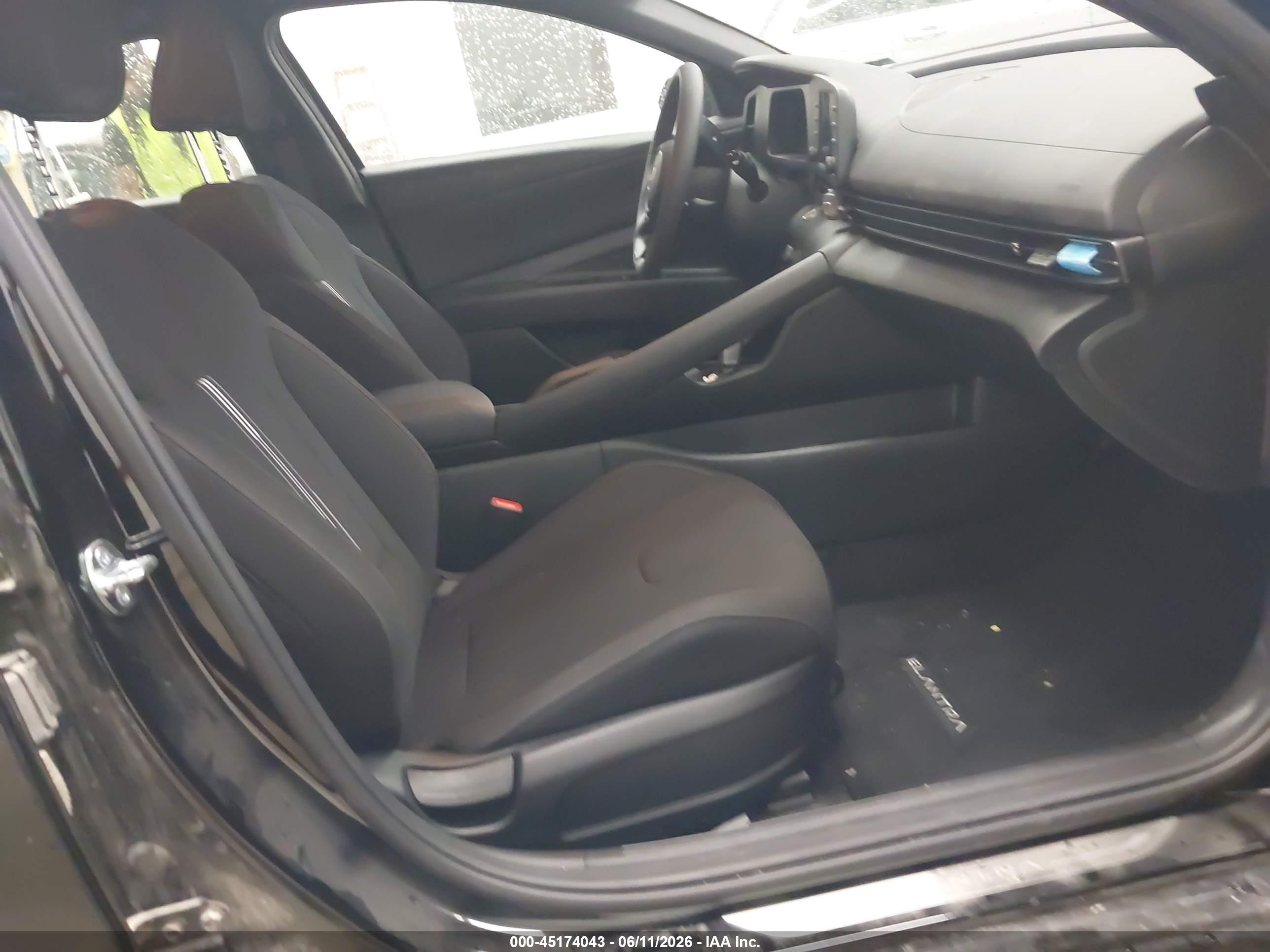 HYUNDAI ELANTRA image 5