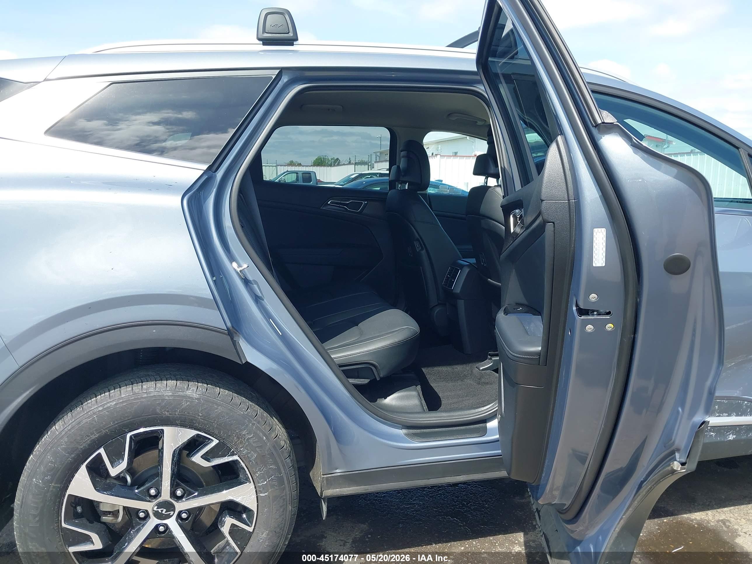 KIA SPORTAGE image 8