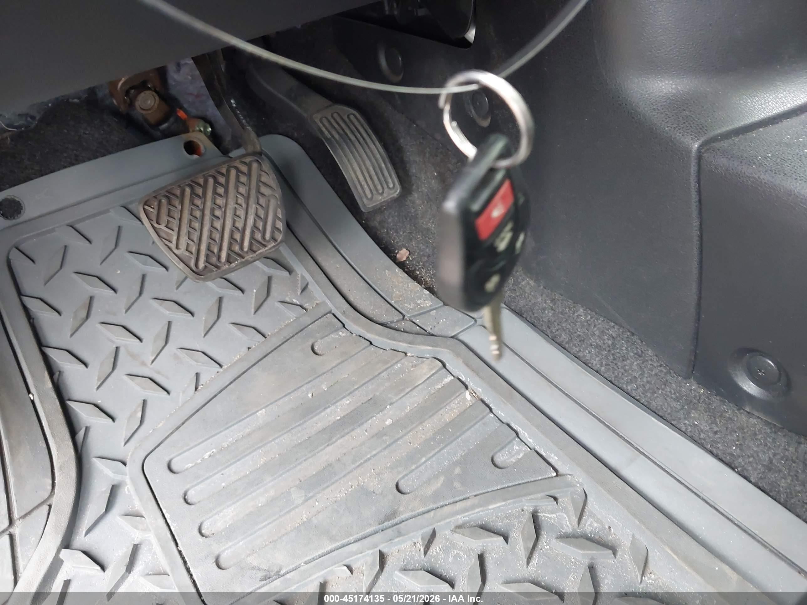 NISSAN VERSA image 11