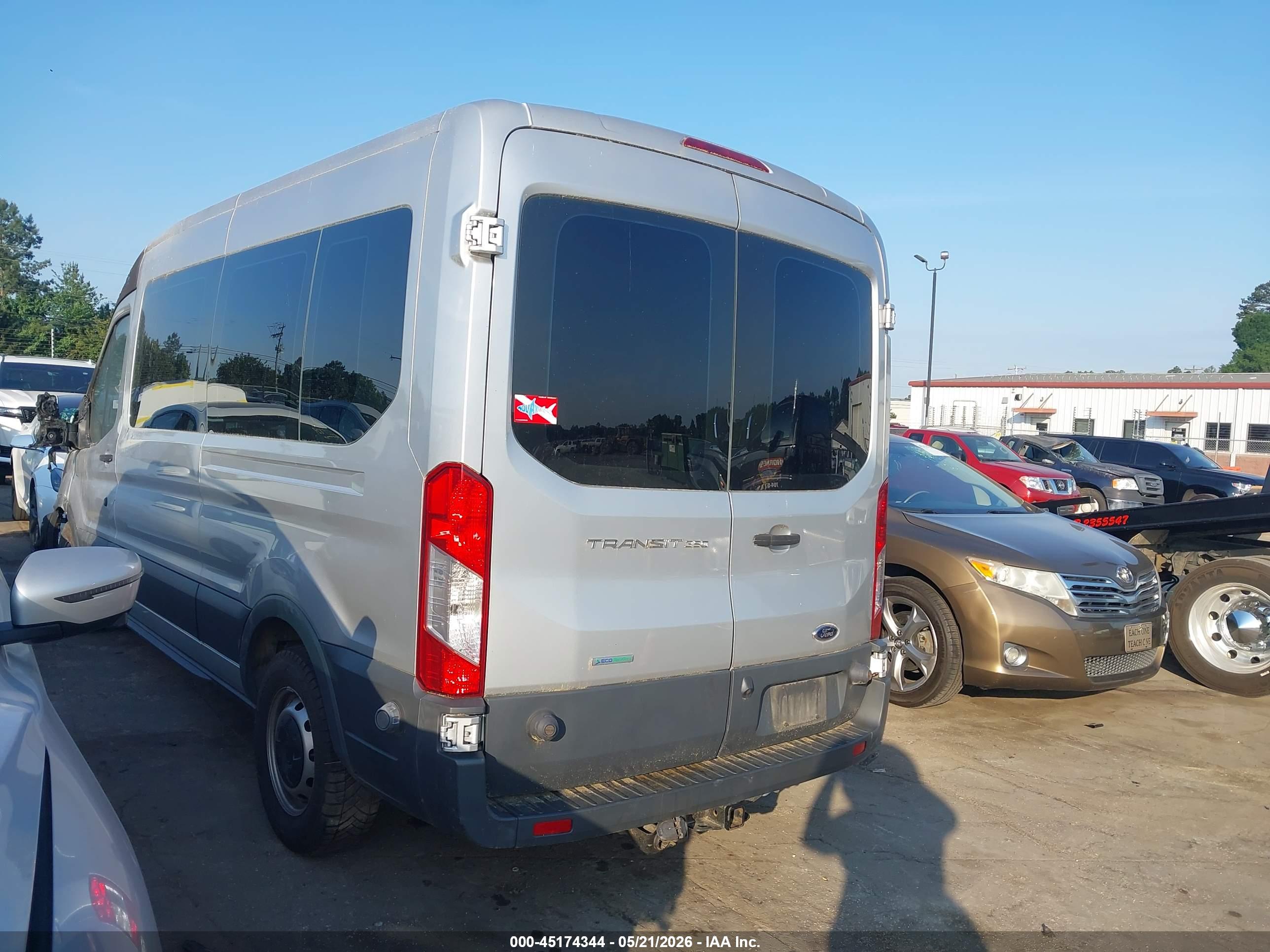 FORD TRANSIT-350 image 3