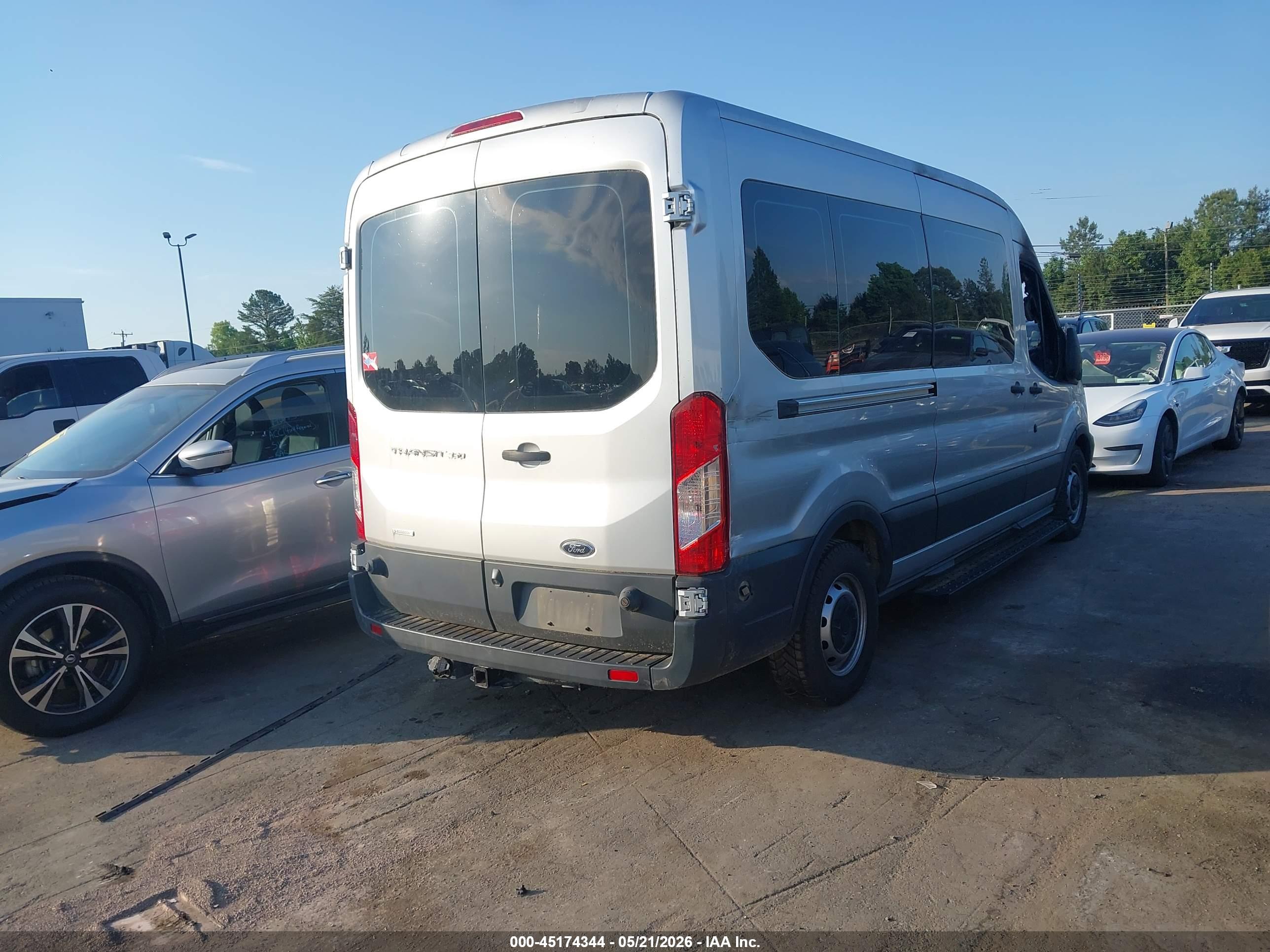 FORD TRANSIT-350 image 4