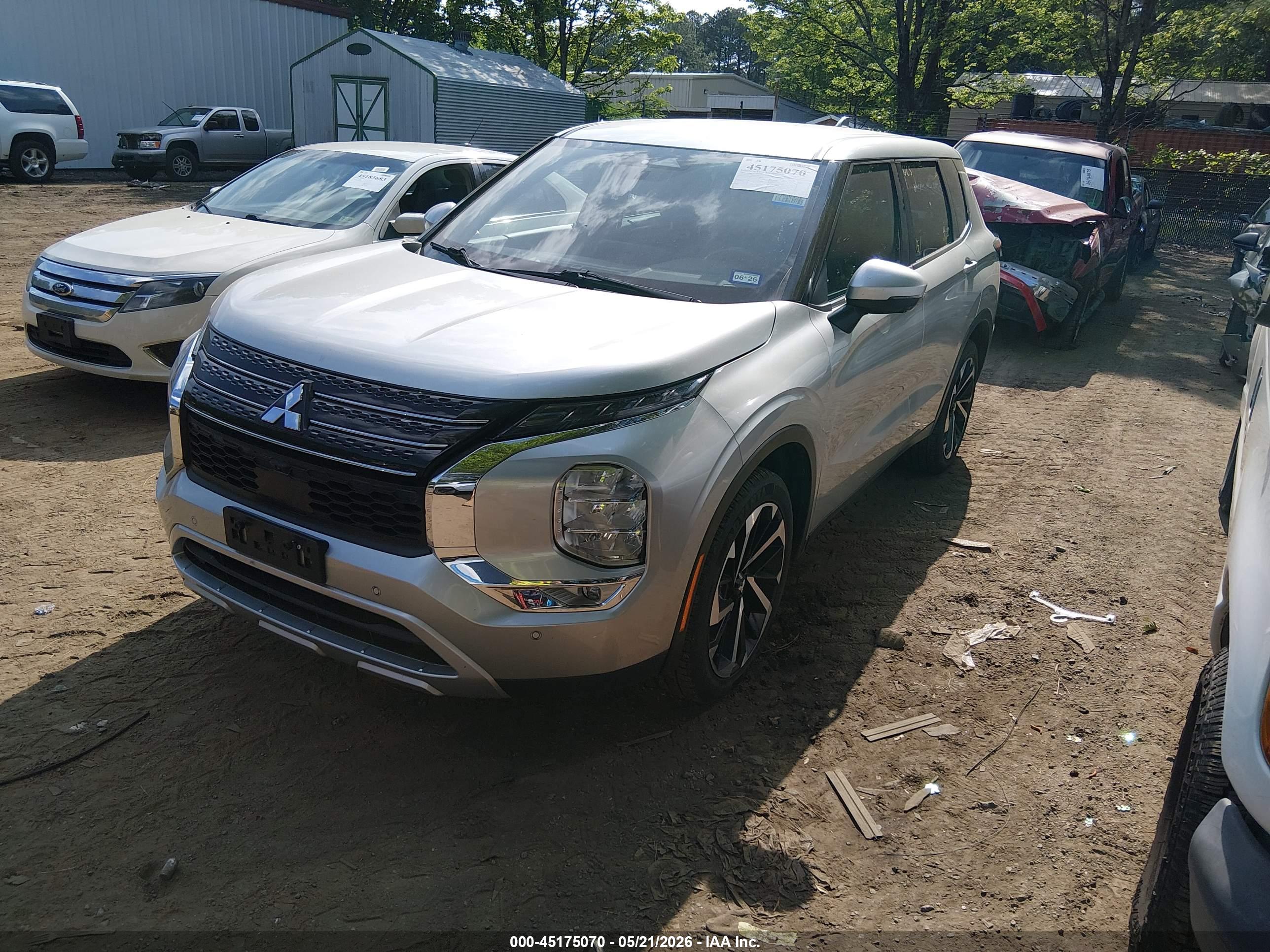 MITSUBISHI OUTLANDER image 2