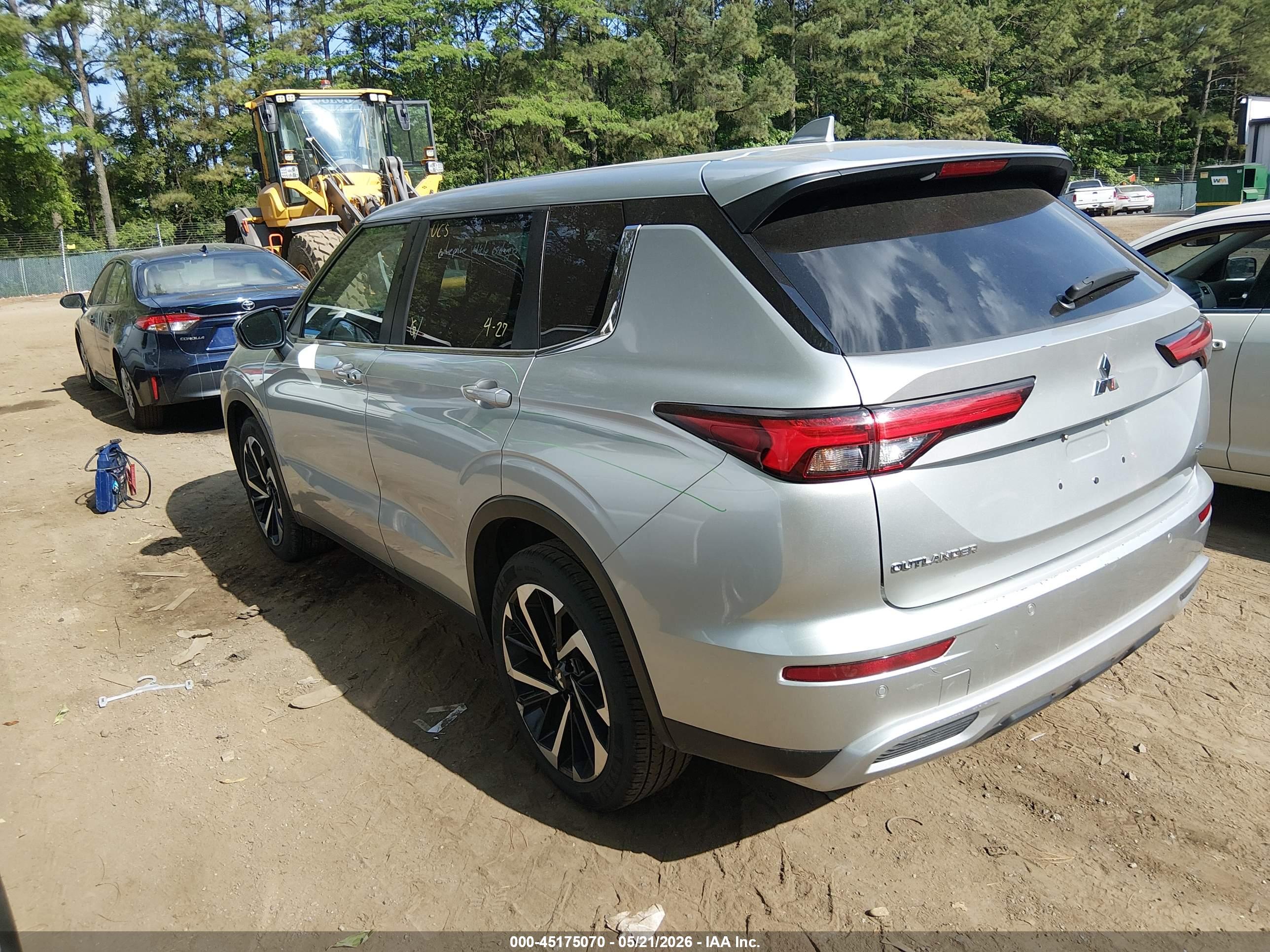 MITSUBISHI OUTLANDER image 3