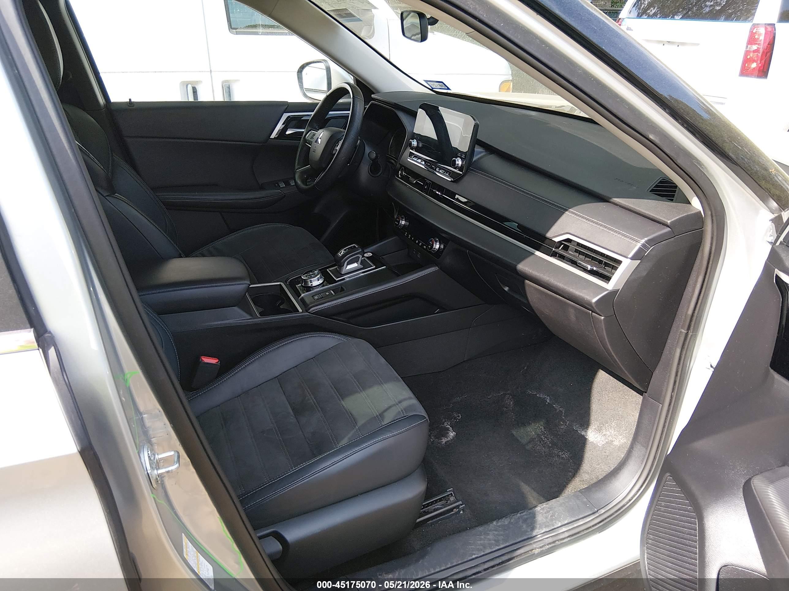 MITSUBISHI OUTLANDER image 5