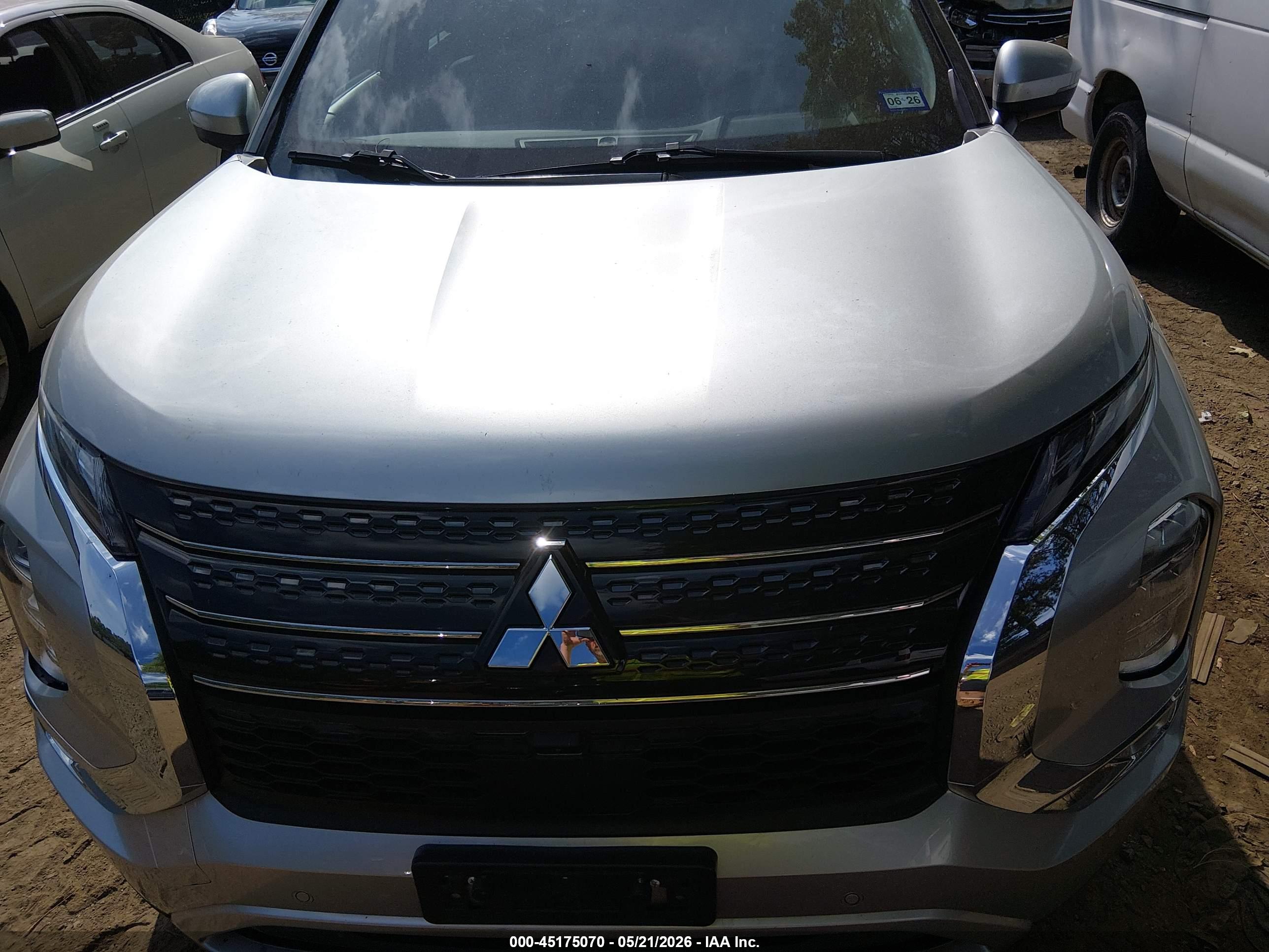 MITSUBISHI OUTLANDER image 6