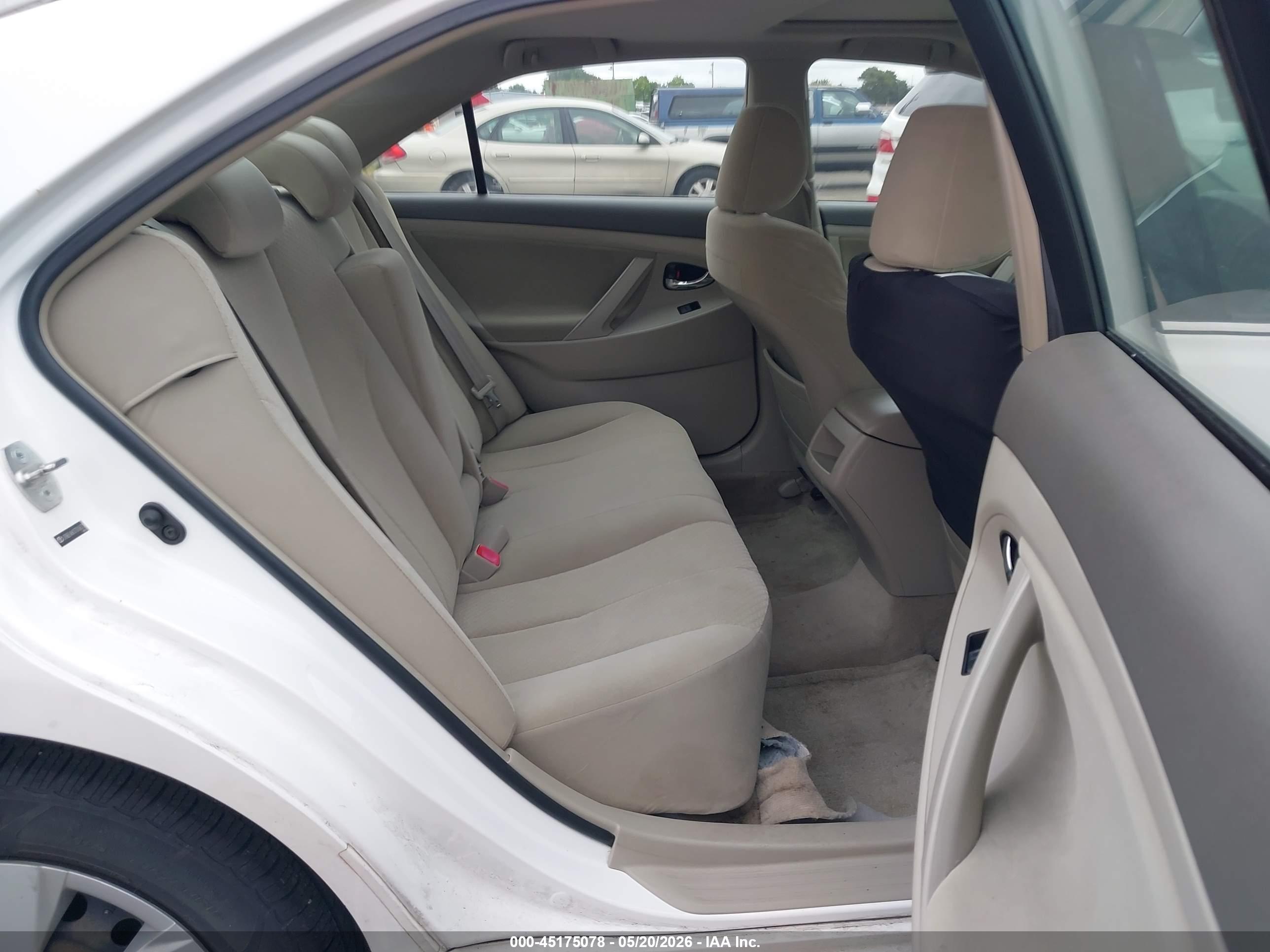 TOYOTA CAMRY image 8