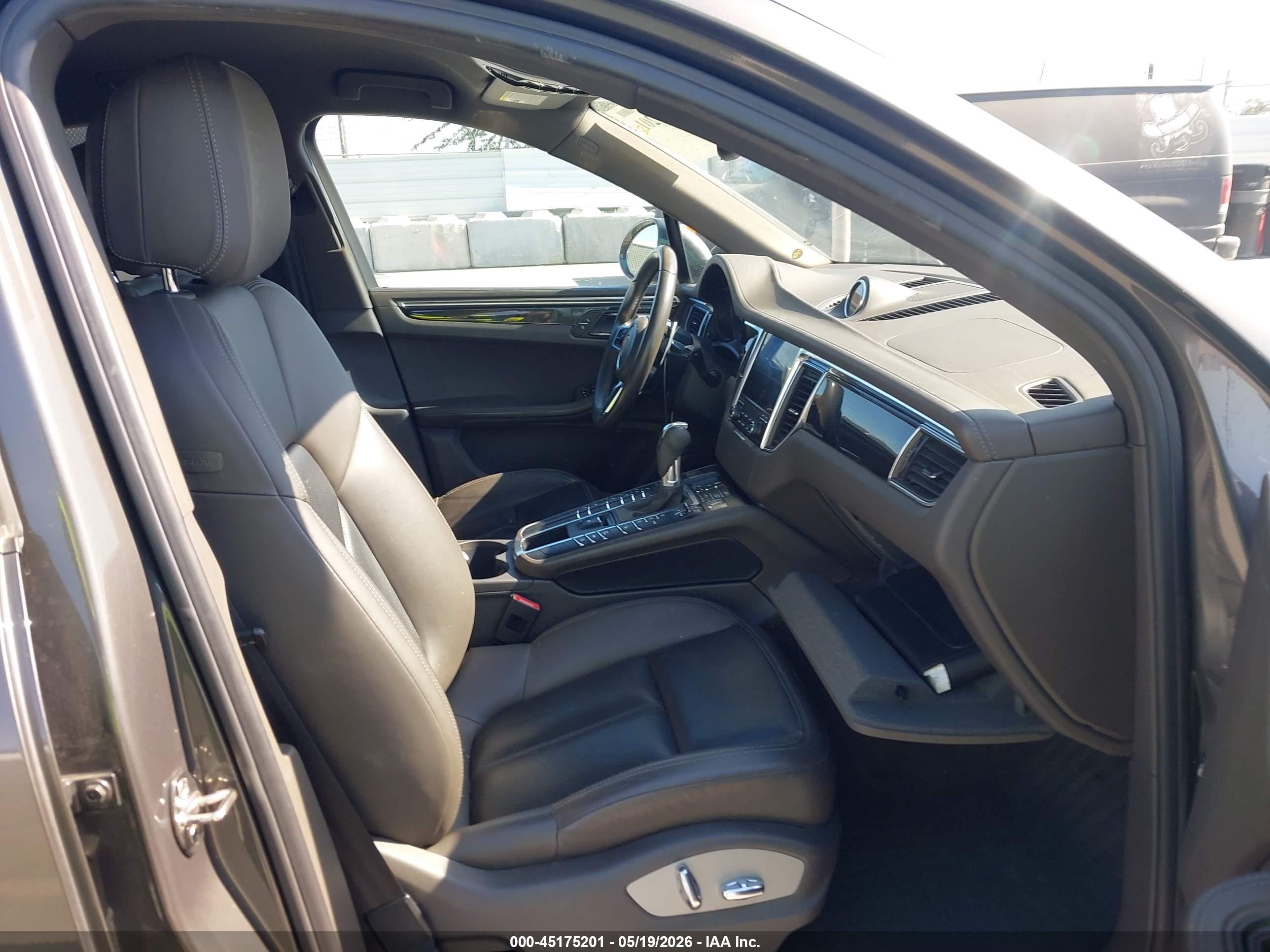 PORSCHE MACAN image 5