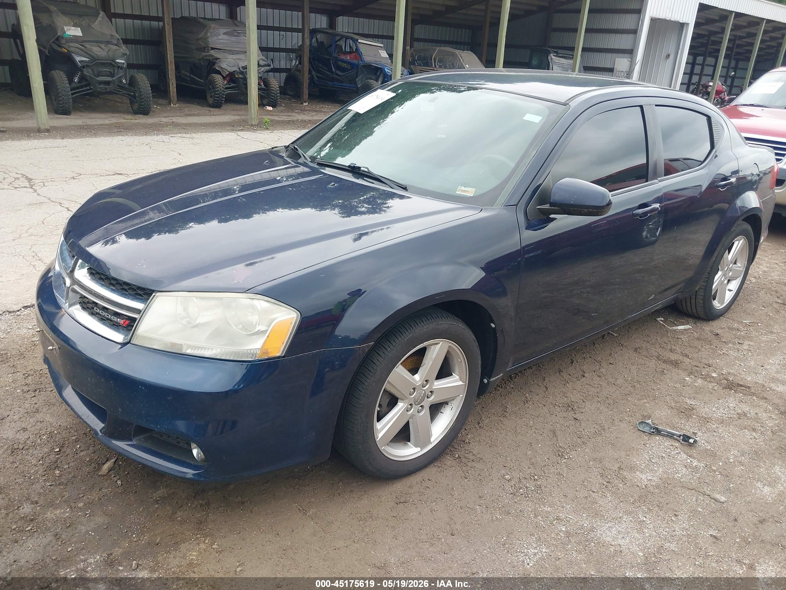DODGE AVENGER image 2