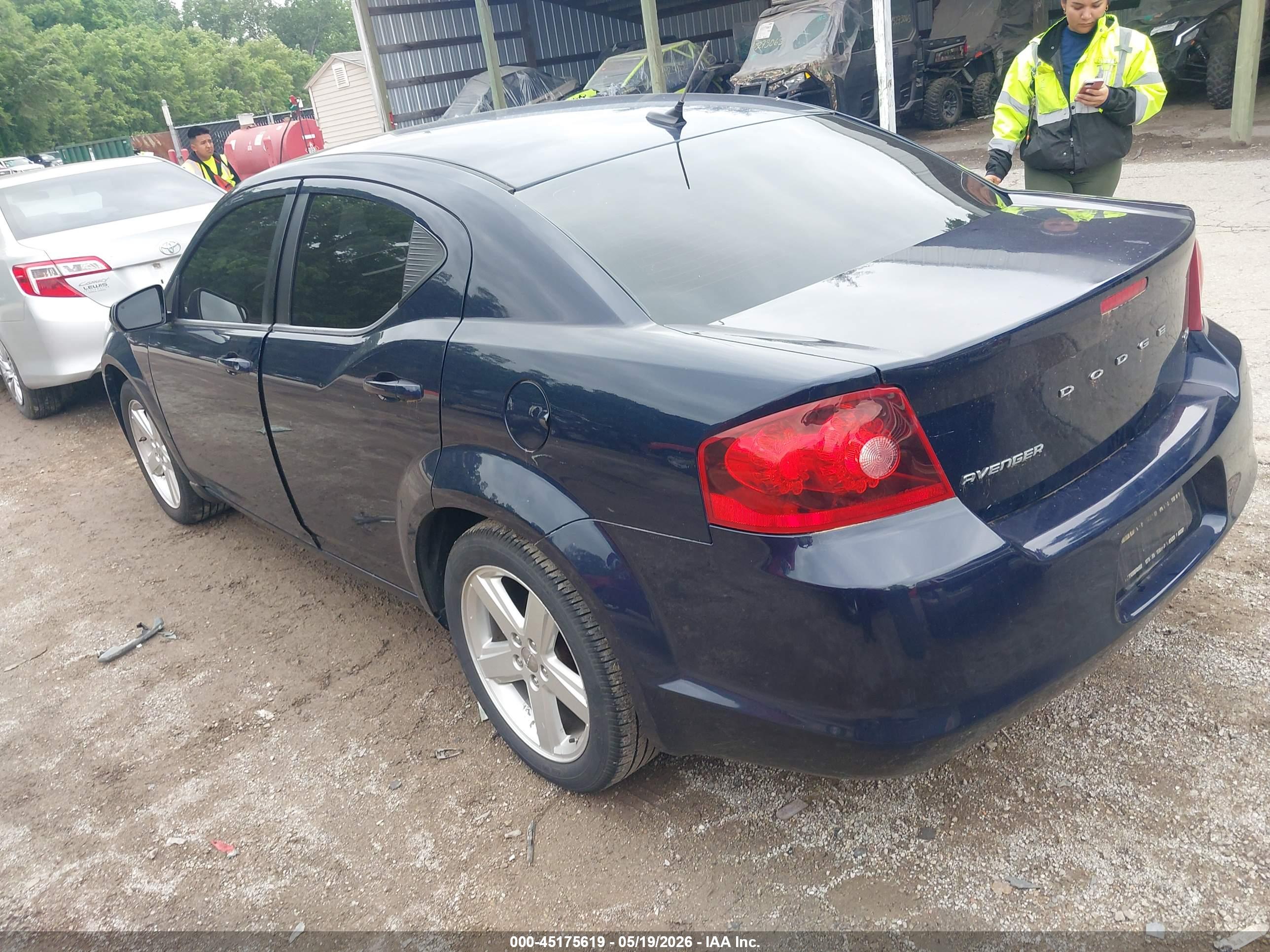 DODGE AVENGER image 3