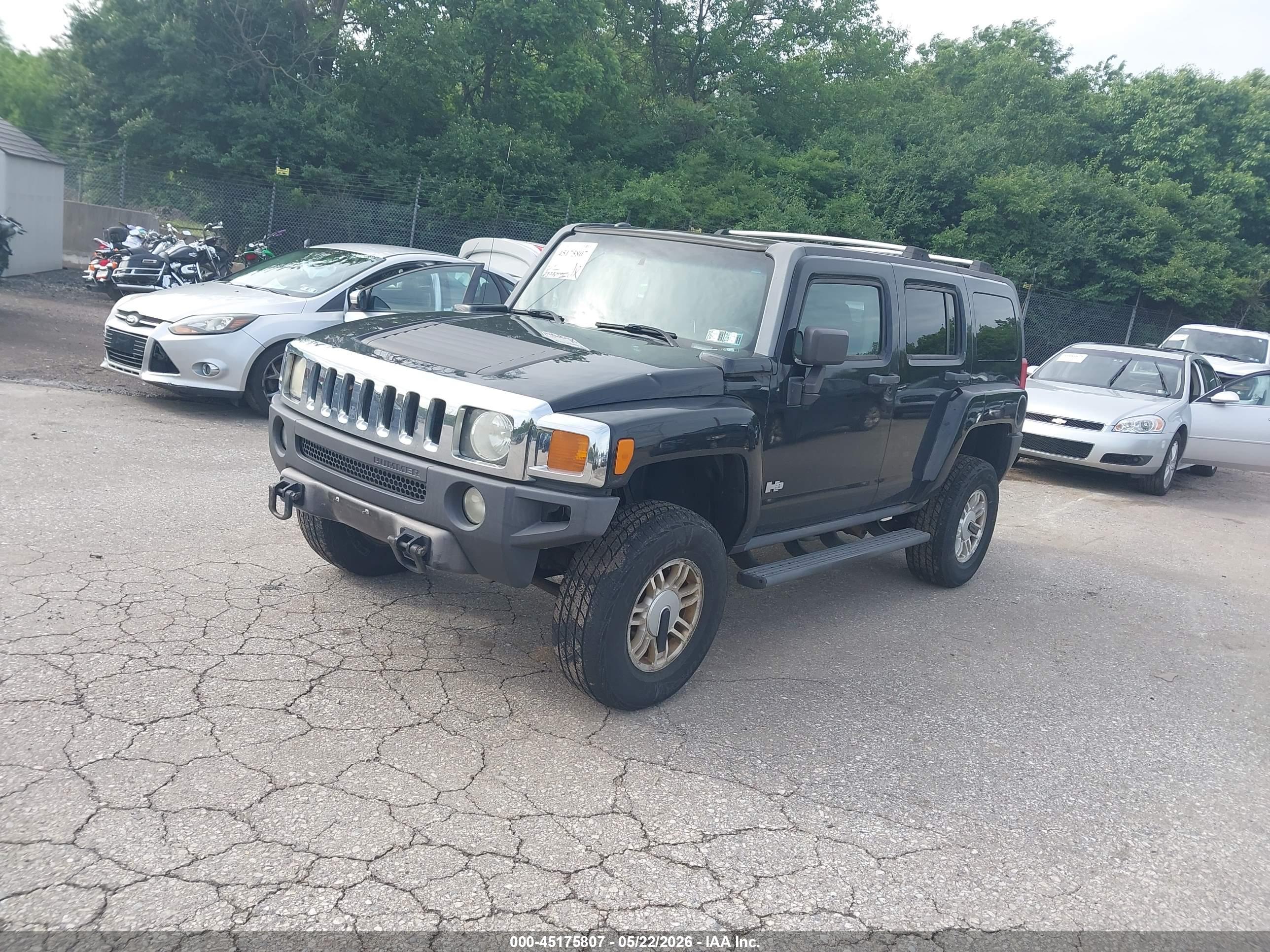 HUMMER H3 image 2