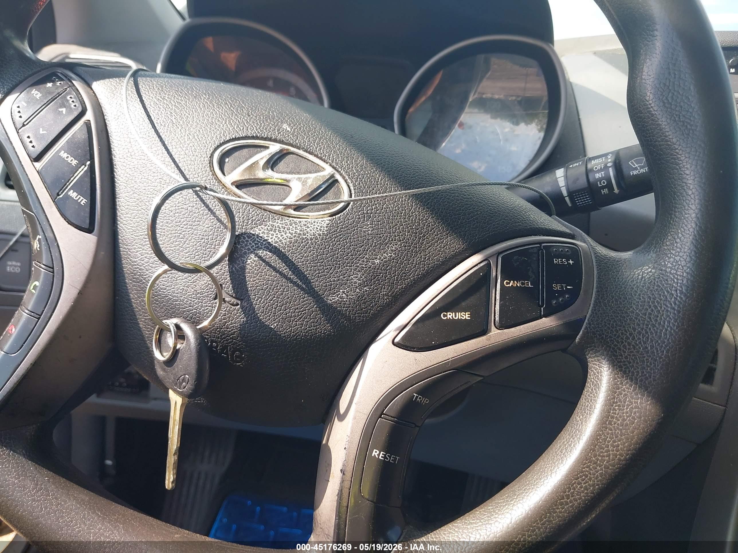 HYUNDAI ELANTRA image 11