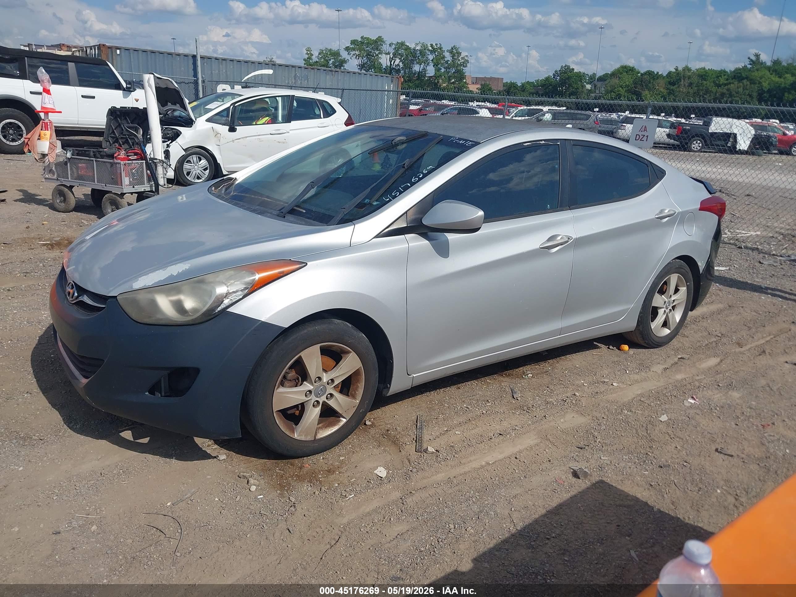 HYUNDAI ELANTRA image 2