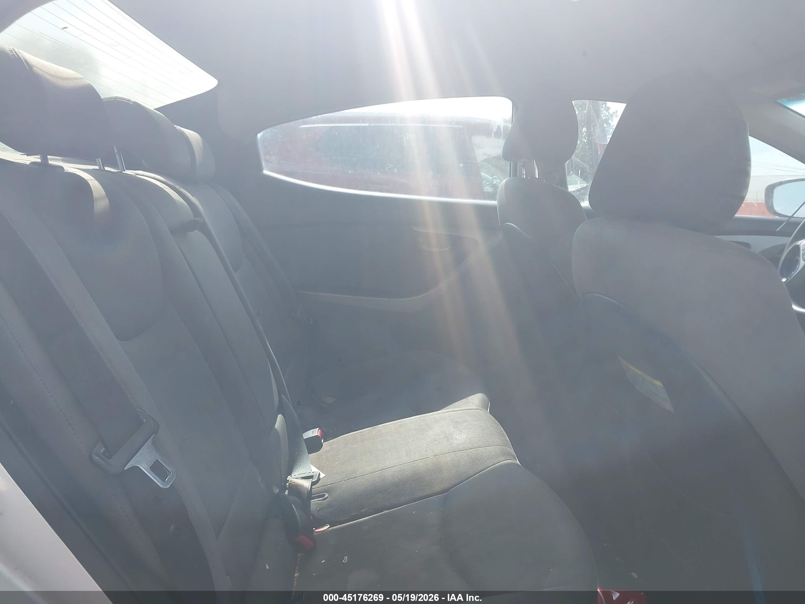 HYUNDAI ELANTRA image 8