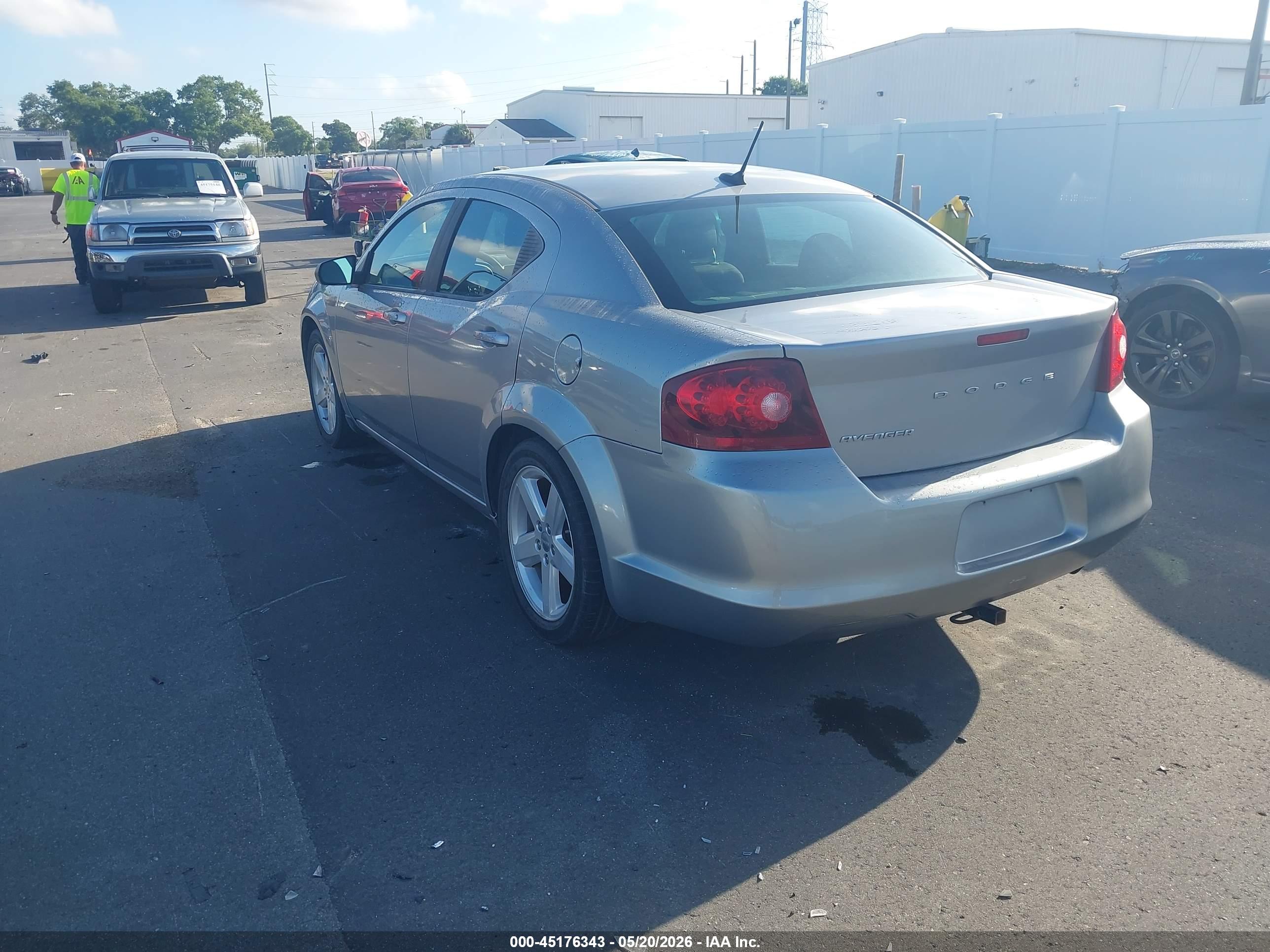 DODGE AVENGER image 3