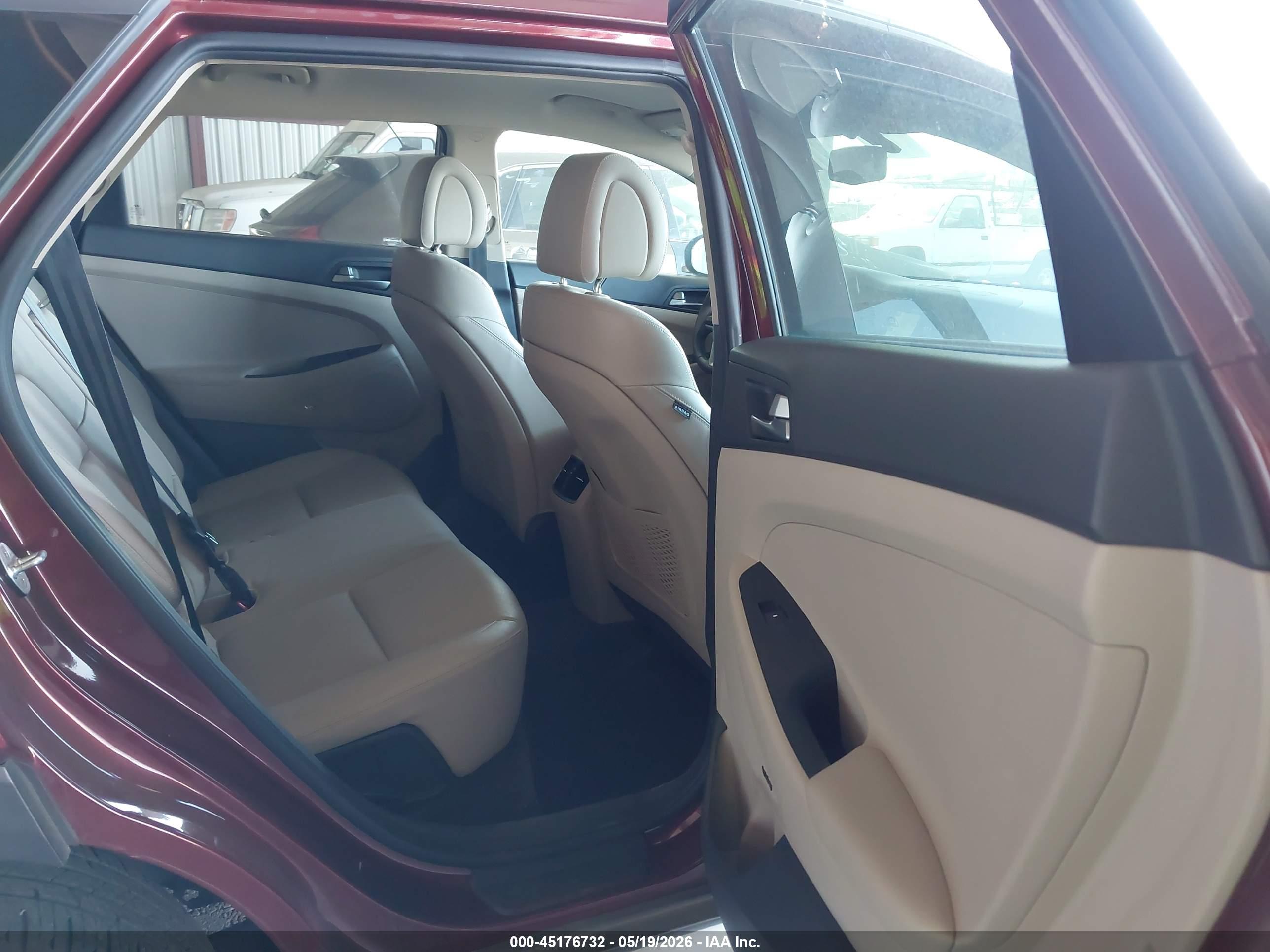 HYUNDAI TUCSON image 8