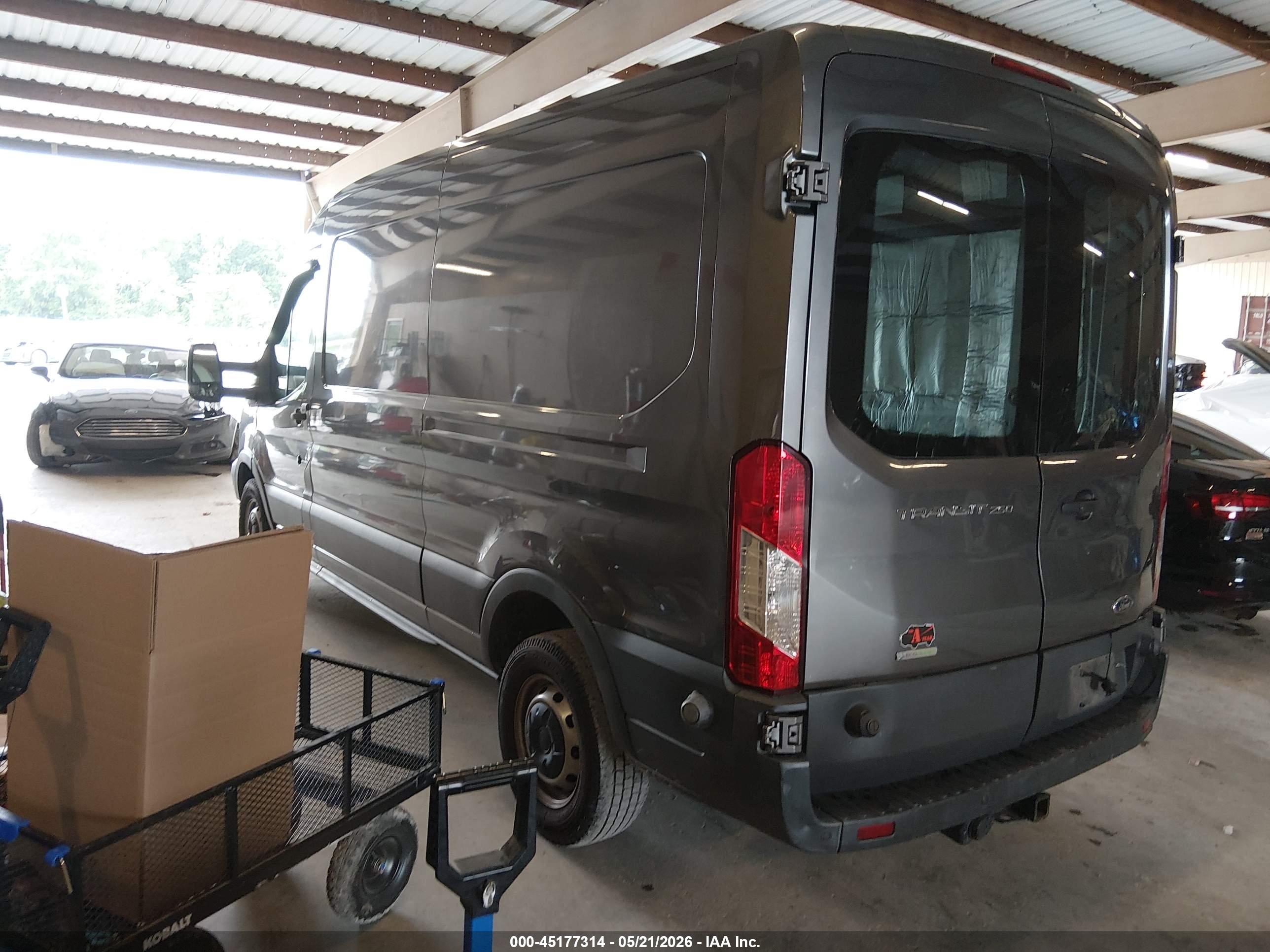 FORD TRANSIT-250 image 3