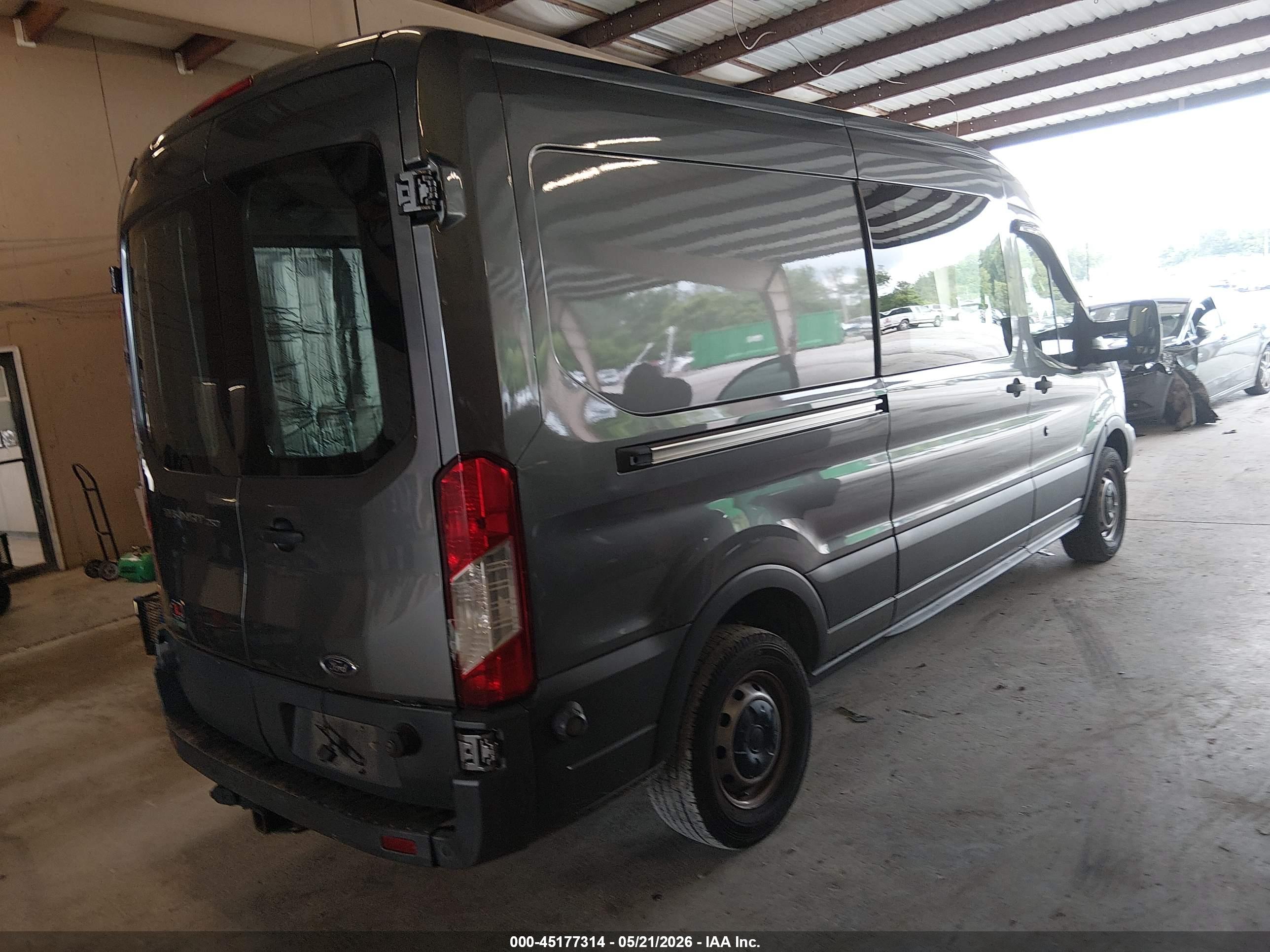 FORD TRANSIT-250 image 4