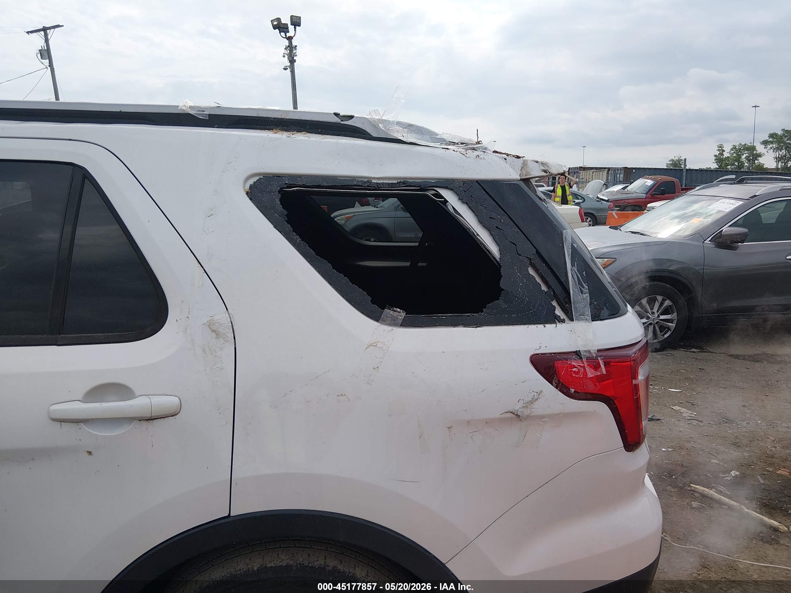 FORD EXPLORER image 6