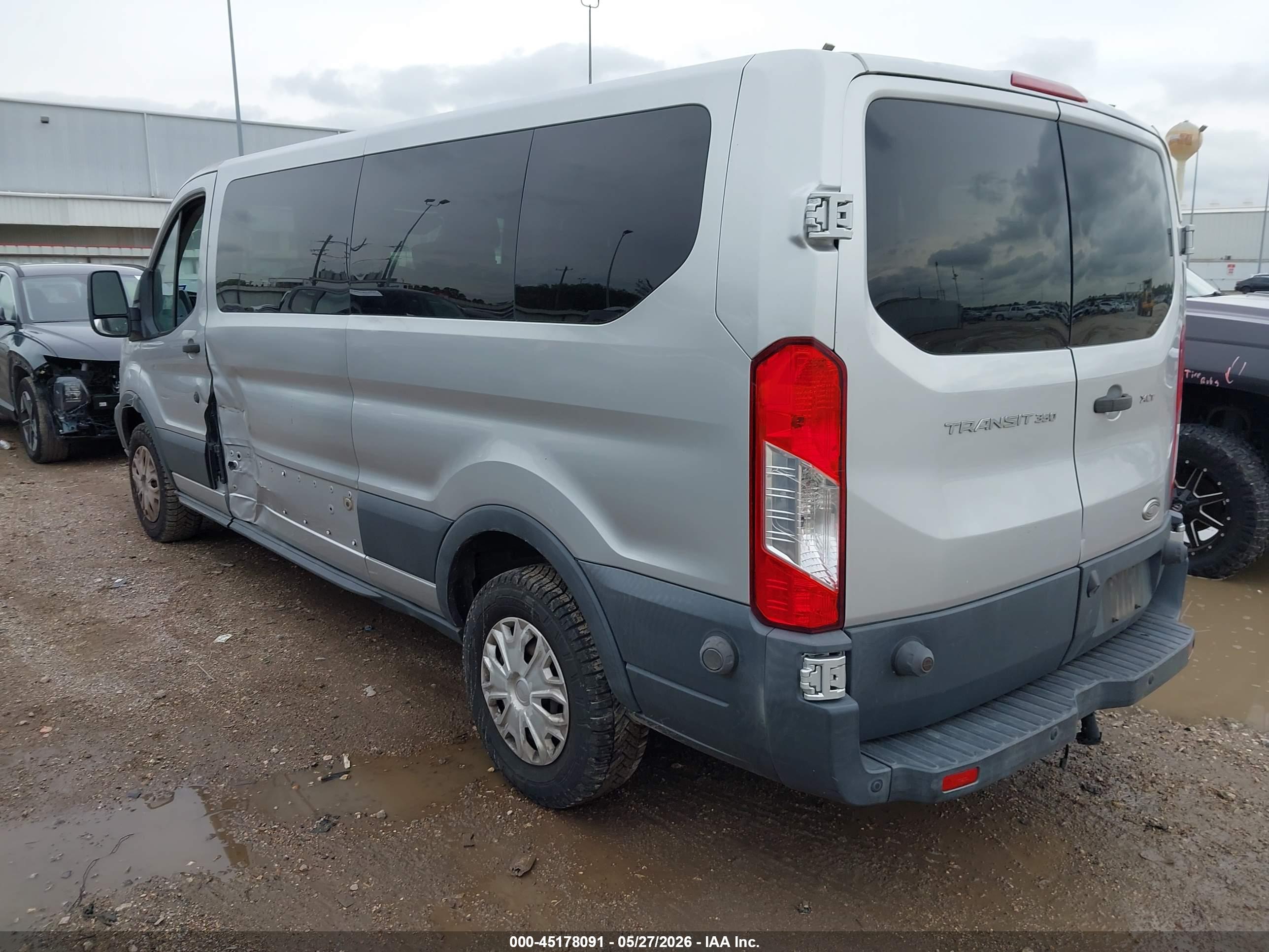 FORD TRANSIT-350 image 3