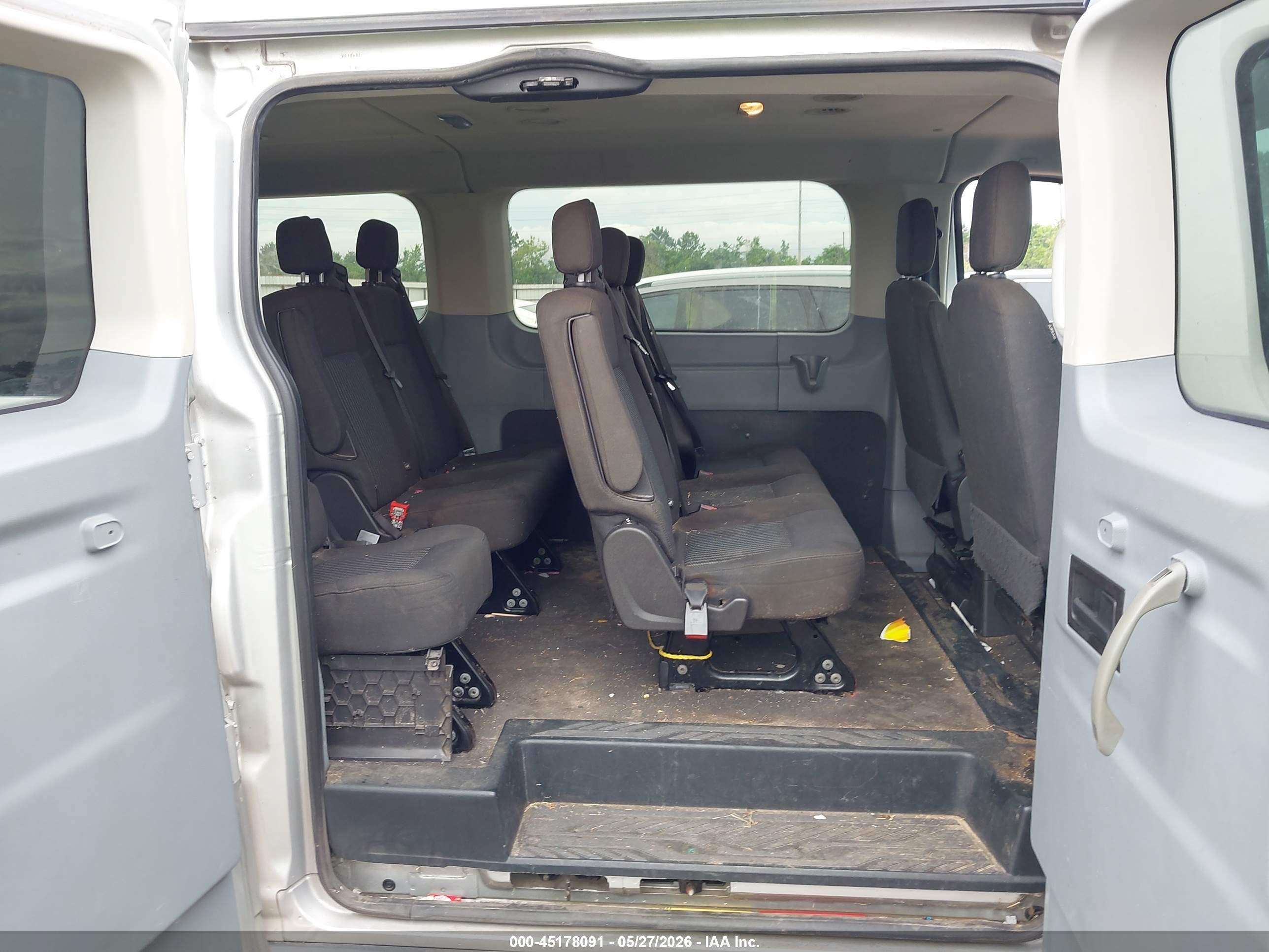 FORD TRANSIT-350 image 8