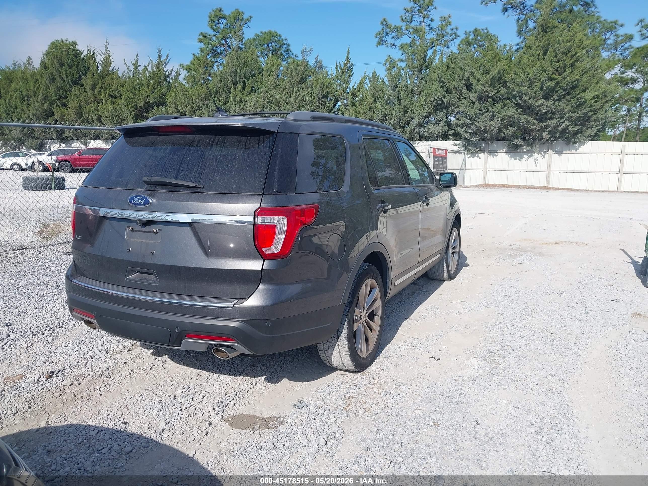 FORD EXPLORER image 4