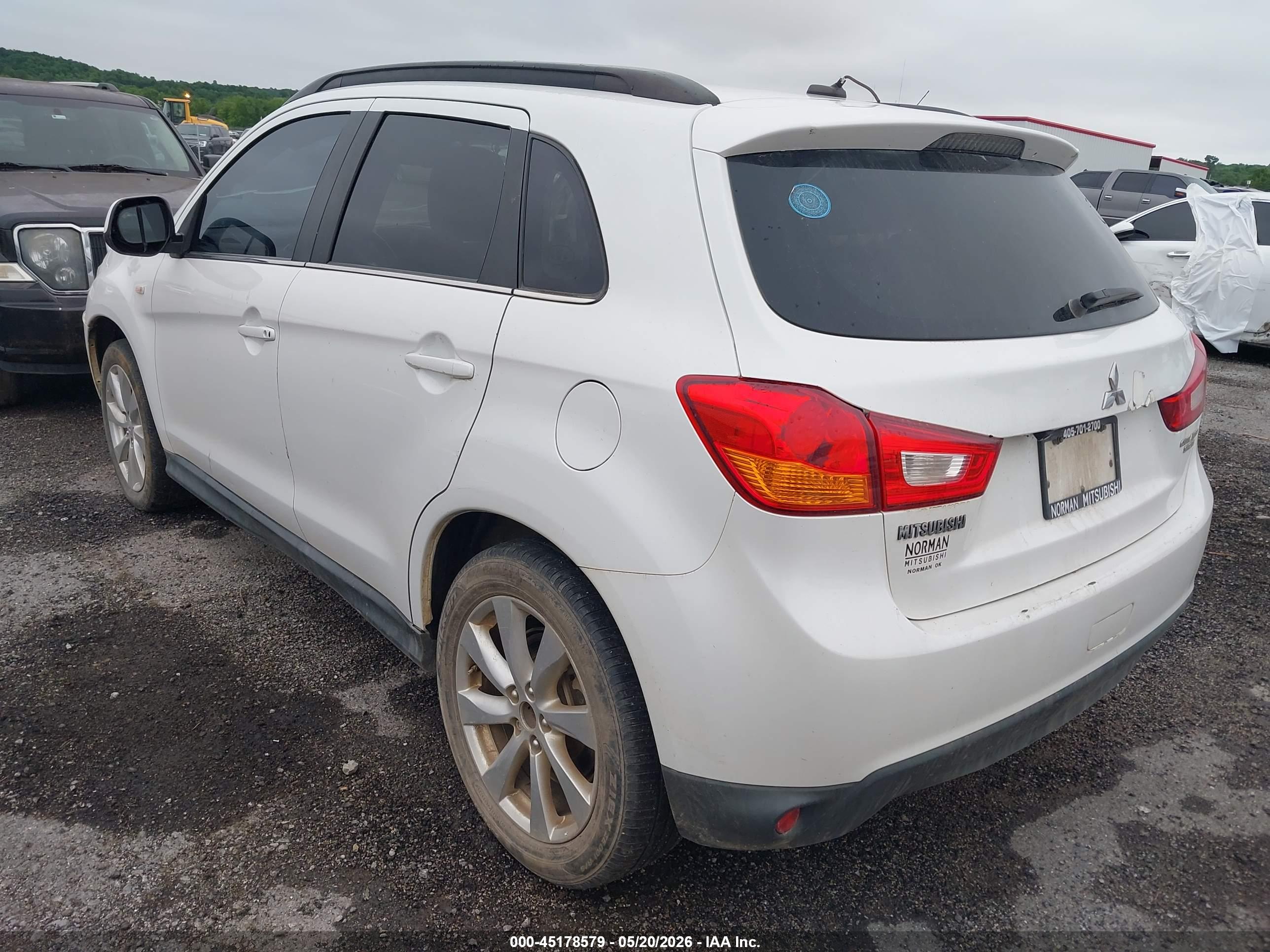 MITSUBISHI OUTLANDER image 3